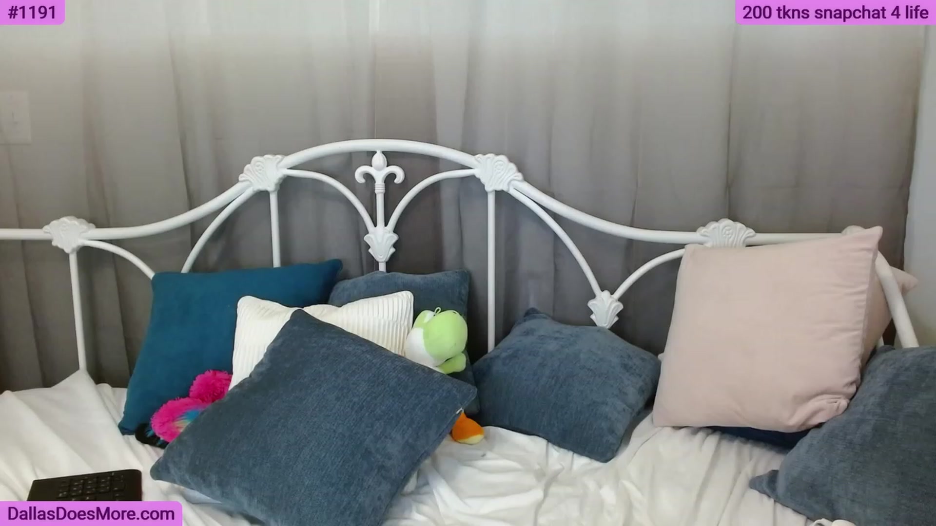 Gallery image thumbnail from DallasOhMy's myfreecams stream on, 06/03/2023, 24:19 image 7 of 20