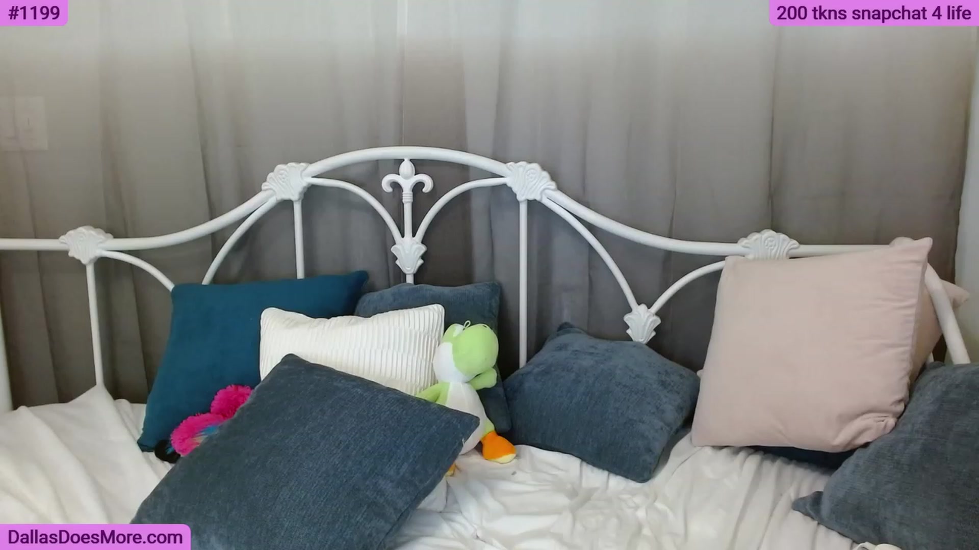 Gallery image thumbnail from DallasOhMy's myfreecams stream on, 06/03/2023, 02:09 image 3 of 20