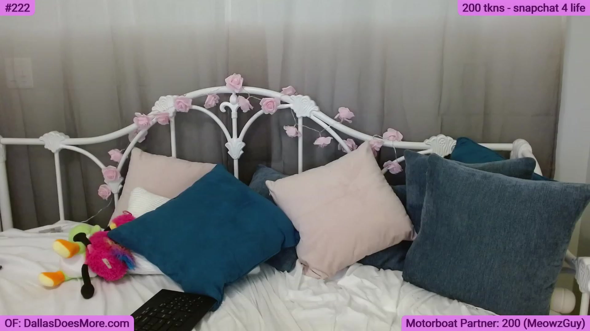 Gallery image thumbnail from DallasOhMy's myfreecams stream on, 06/27/2023, 21:14 image 7 of 20