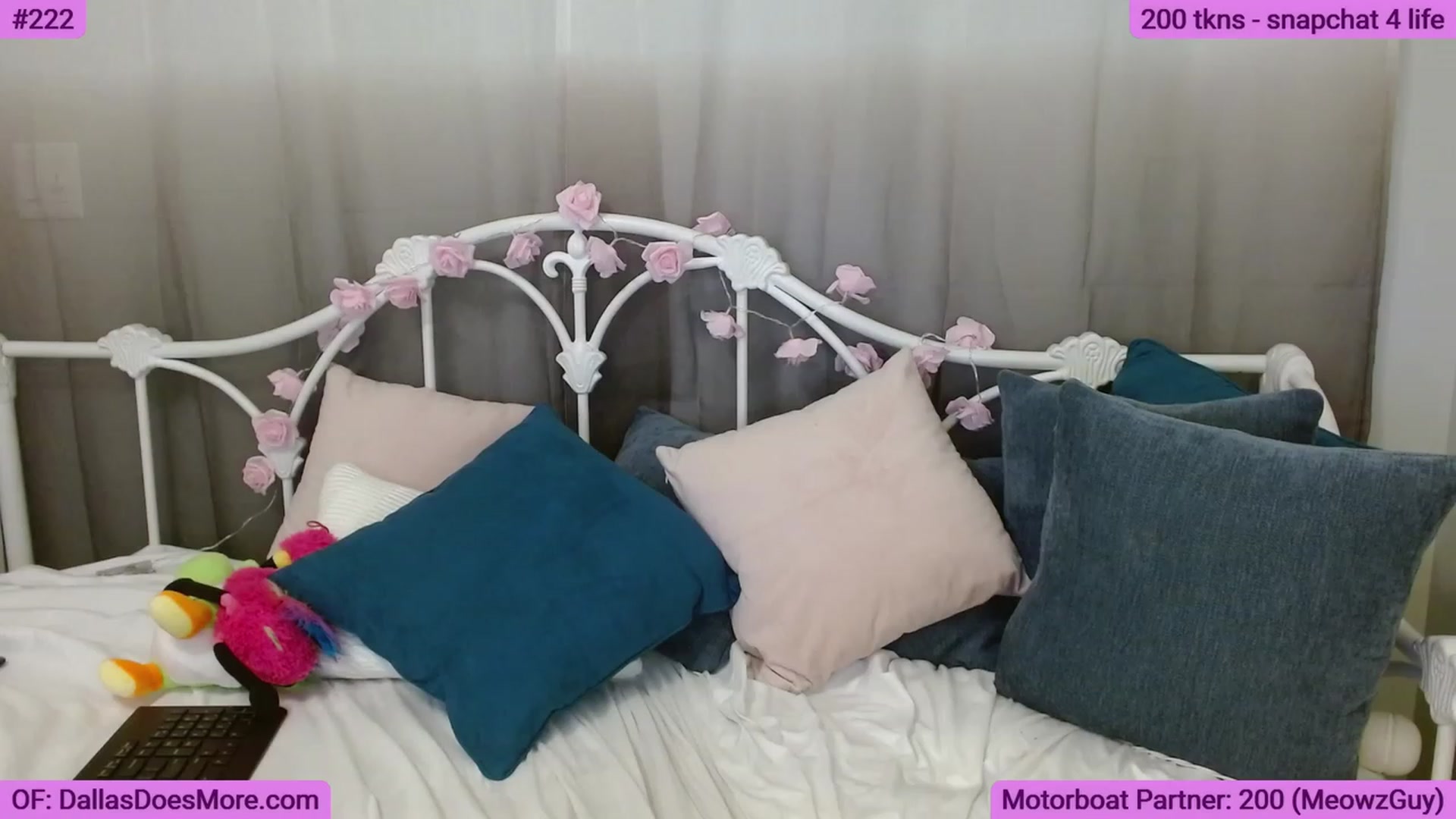 Gallery image thumbnail from DallasOhMy's myfreecams stream on, 06/27/2023, 21:14 image 4 of 20