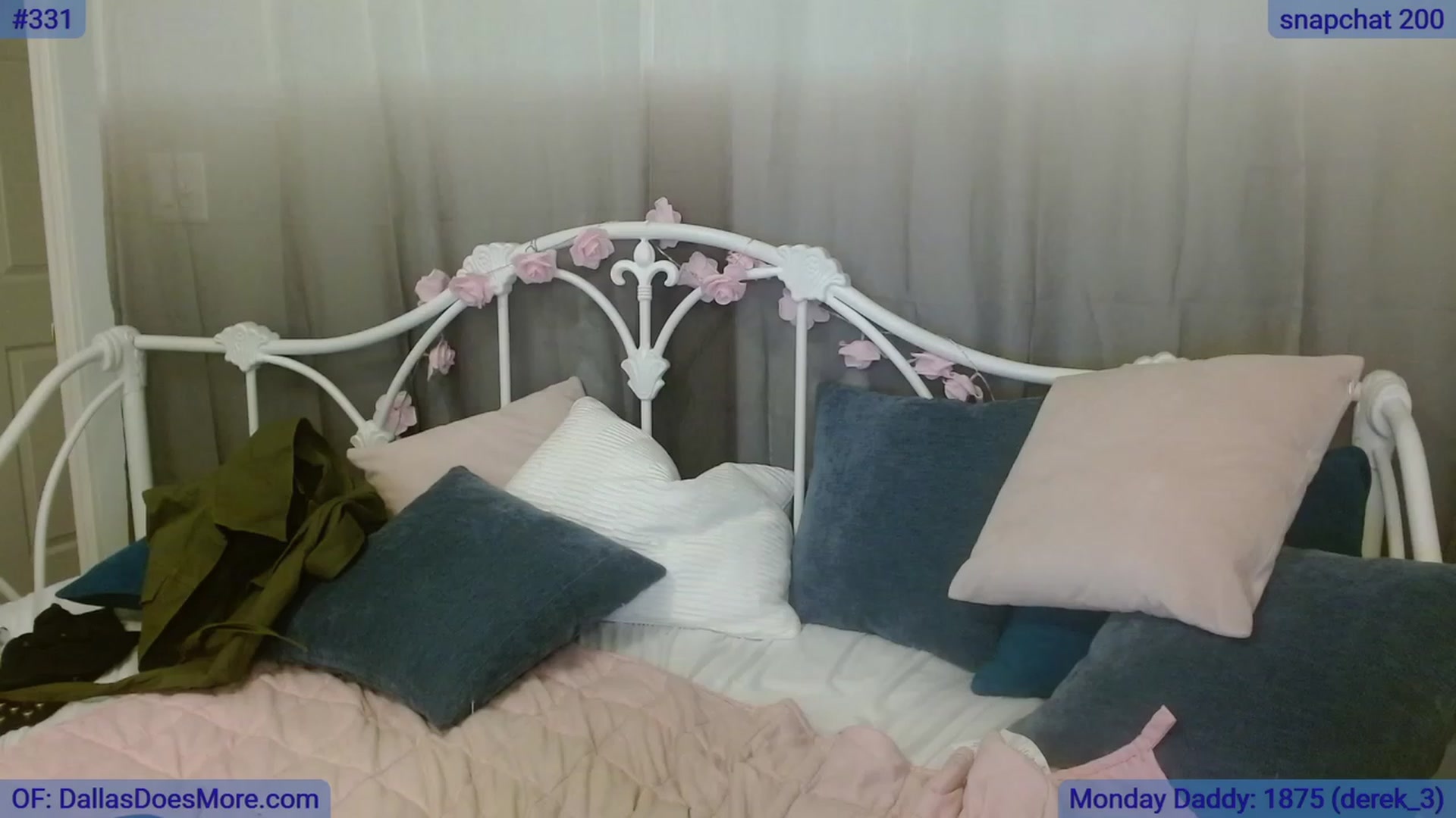 Gallery image thumbnail from DallasOhMy's myfreecams stream on, 10/31/2023, 02:52 image 14 of 20