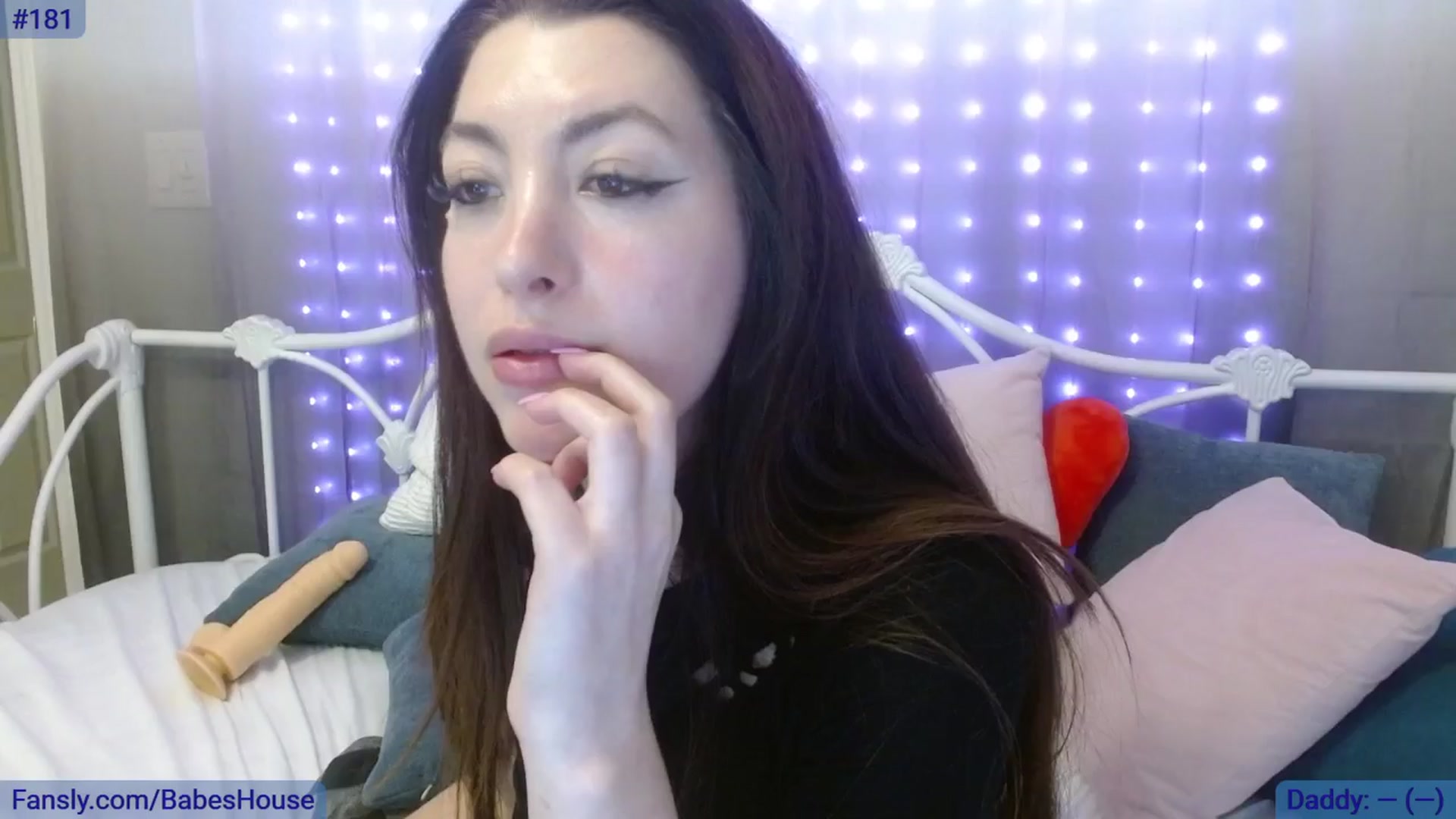 Gallery image thumbnail from DallasOhMy's myfreecams stream on, 03/22/2024, 17:10 image 14 of 20
