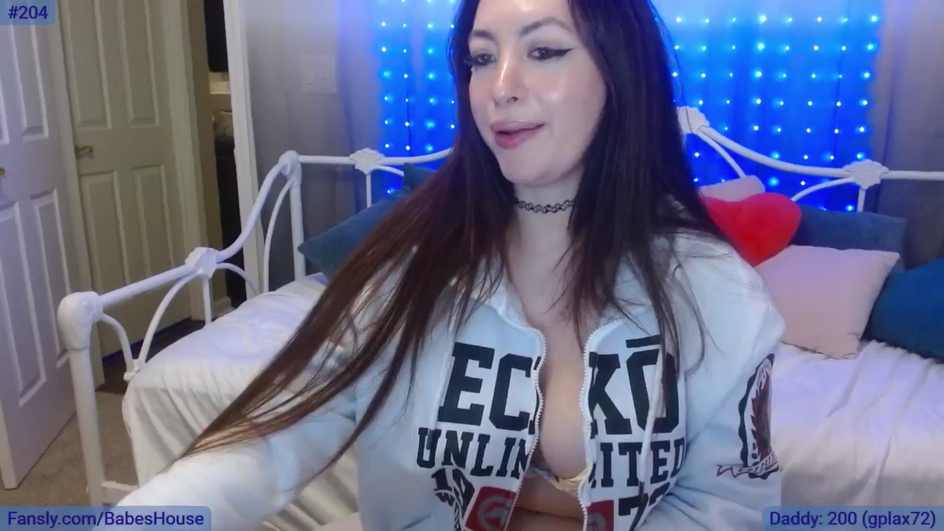 Gallery image thumbnail from DallasOhMy's myfreecams stream on, 03/26/2024, 04:03 image 6 of 20