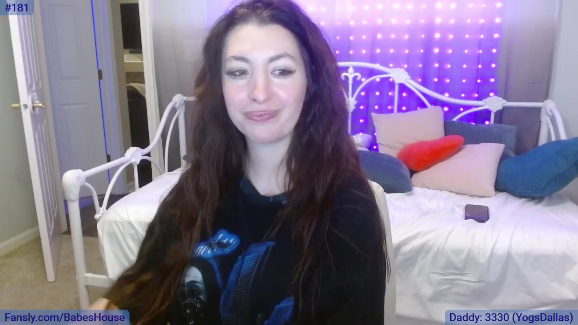 Gallery image thumbnail from DallasOhMy's myfreecams stream on, 03/30/2024, 02:16 image 15 of 20