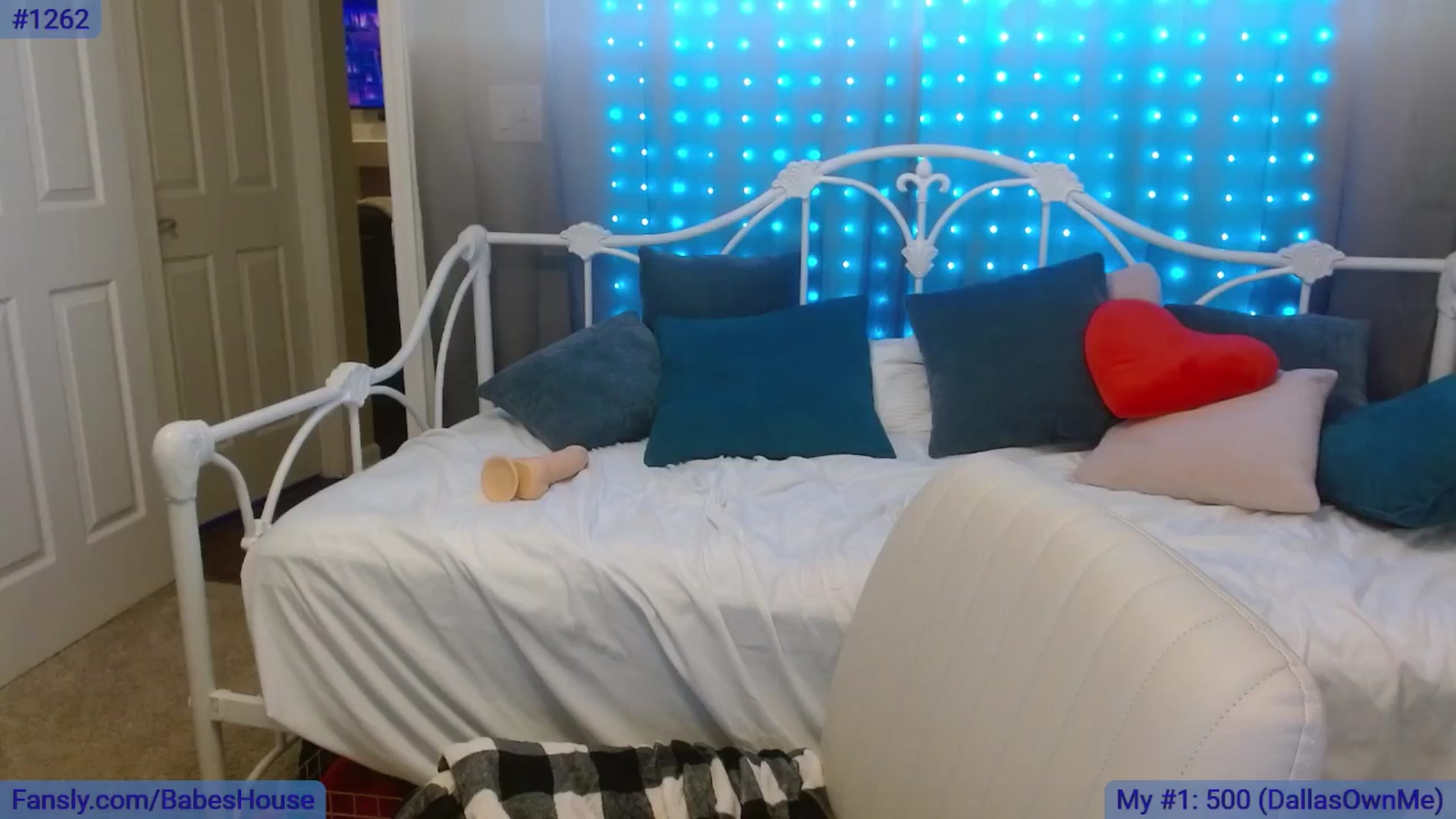 Gallery image thumbnail from DallasOhMy's myfreecams stream on, 04/04/2024, 03:03 image 15 of 20