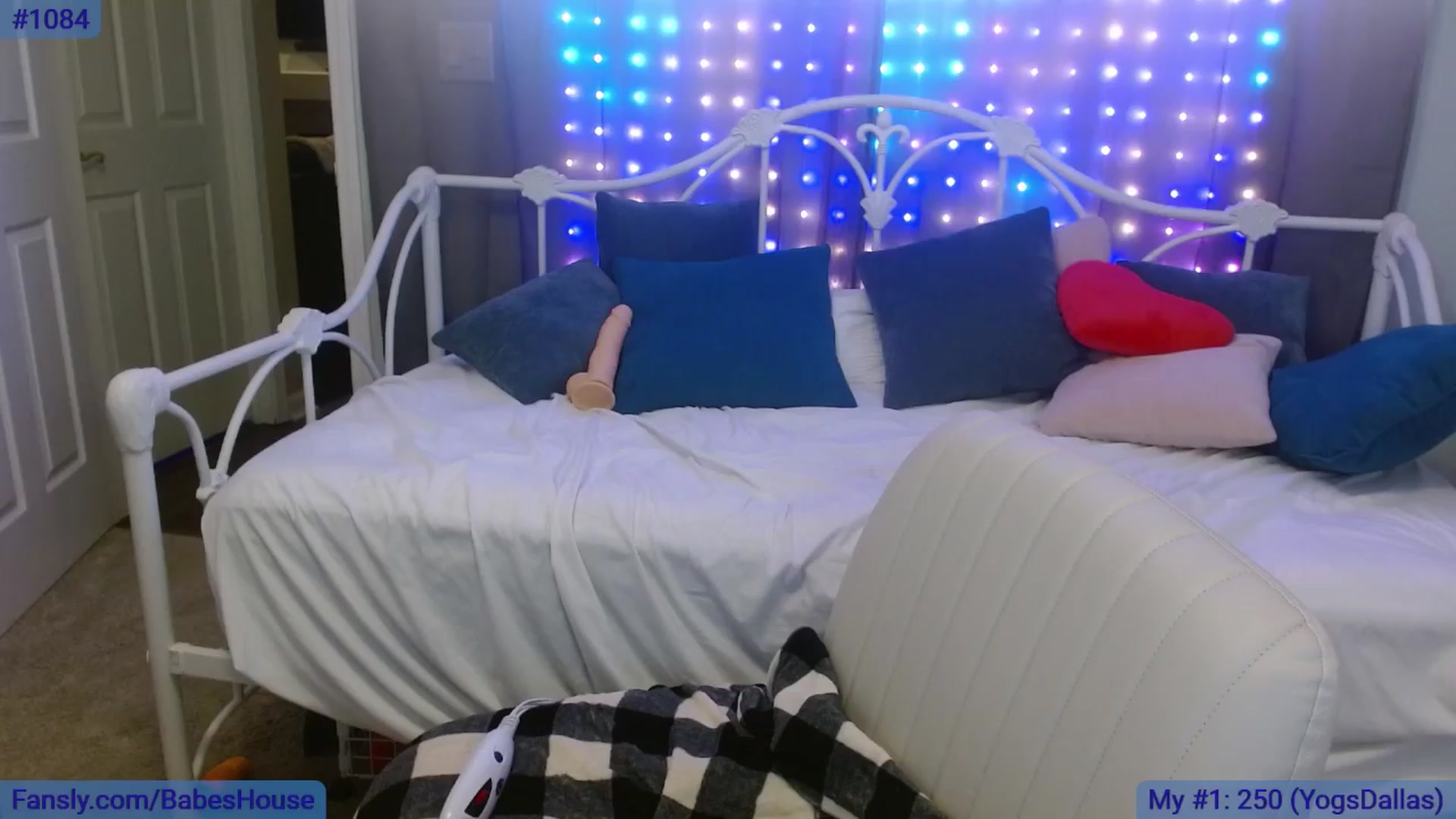 Gallery image thumbnail from DallasOhMy's myfreecams stream on, 04/06/2024, 02:32 image 12 of 20