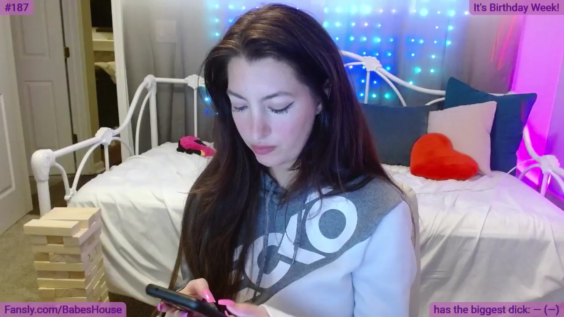 Gallery image thumbnail from DallasOhMy's myfreecams stream on, 05/16/2024, 24:39 image 6 of 20