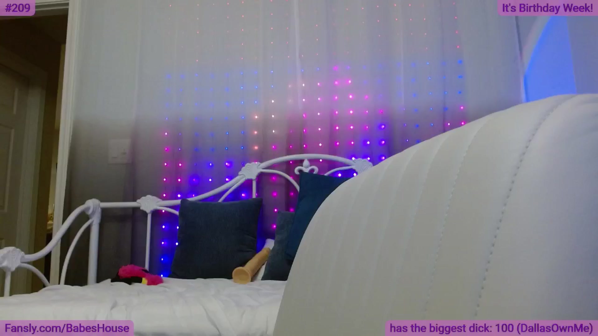 Gallery image thumbnail from DallasOhMy's myfreecams stream on, 05/17/2024, 02:39 image 17 of 20