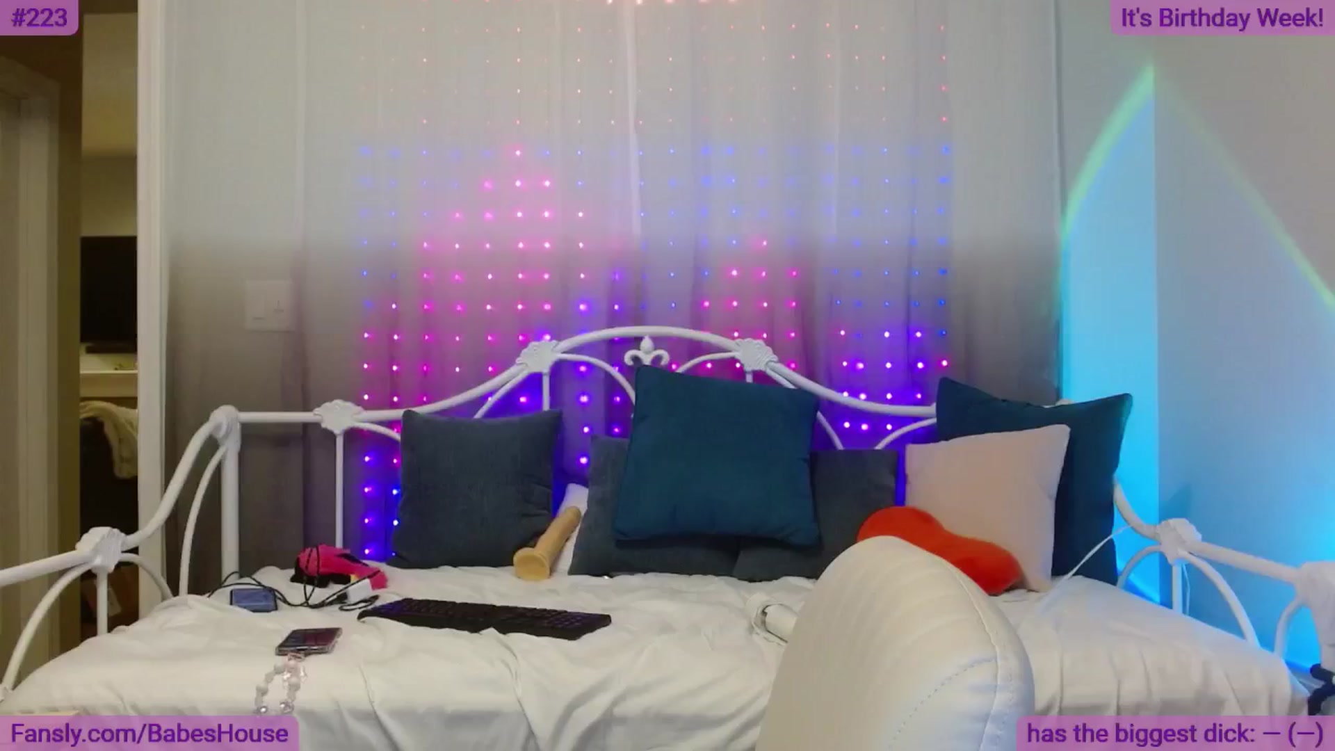 Gallery image thumbnail from DallasOhMy's myfreecams stream on, 05/17/2024, 21:16 image 1 of 20