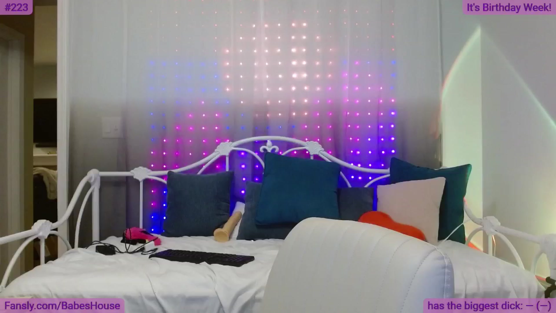 Gallery image thumbnail from DallasOhMy's myfreecams stream on, 05/17/2024, 21:16 image 2 of 20