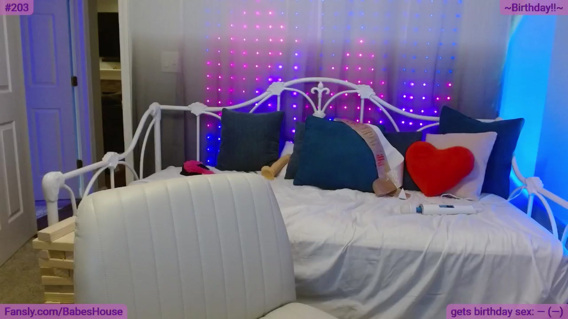 Gallery image thumbnail from DallasOhMy's myfreecams stream on, 05/19/2024, 23:40 image 7 of 20