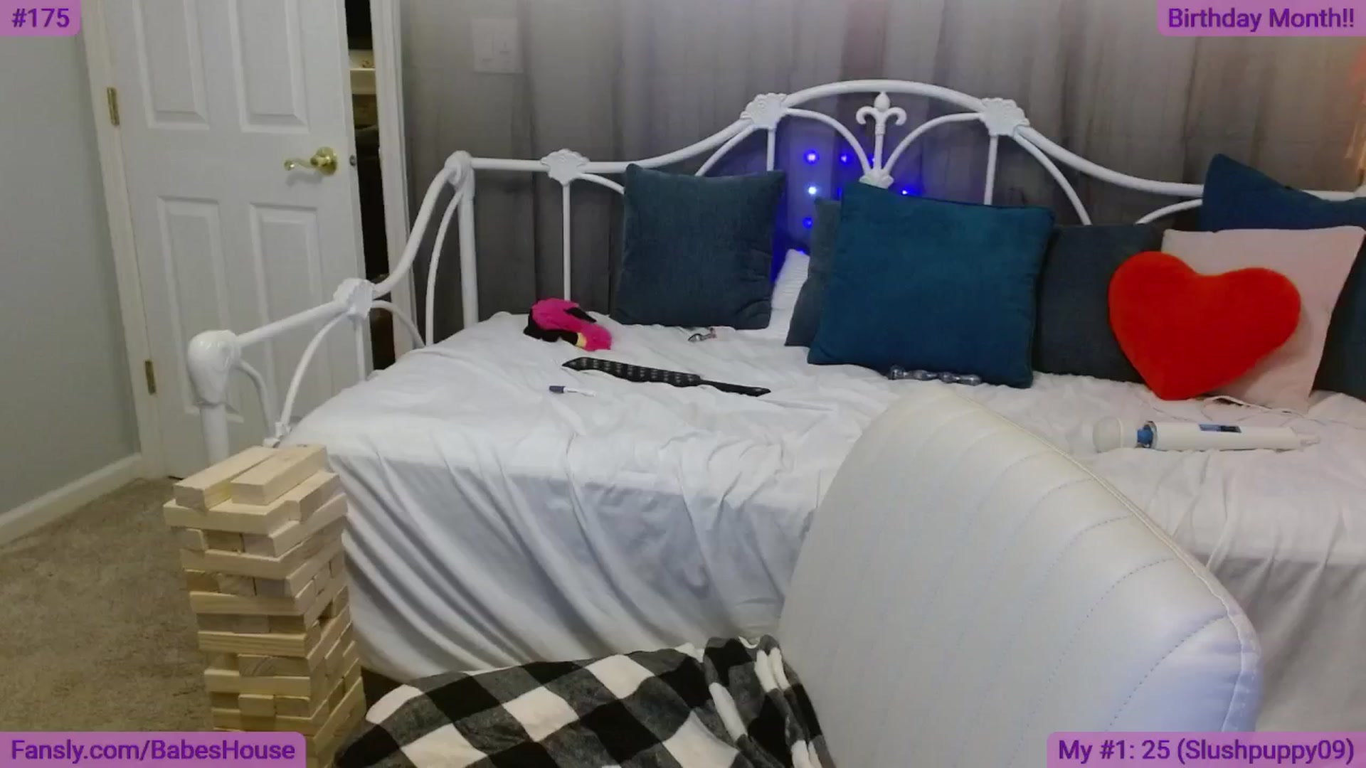 Gallery image thumbnail from DallasOhMy's myfreecams stream on, 05/20/2024, 23:55 image 17 of 20