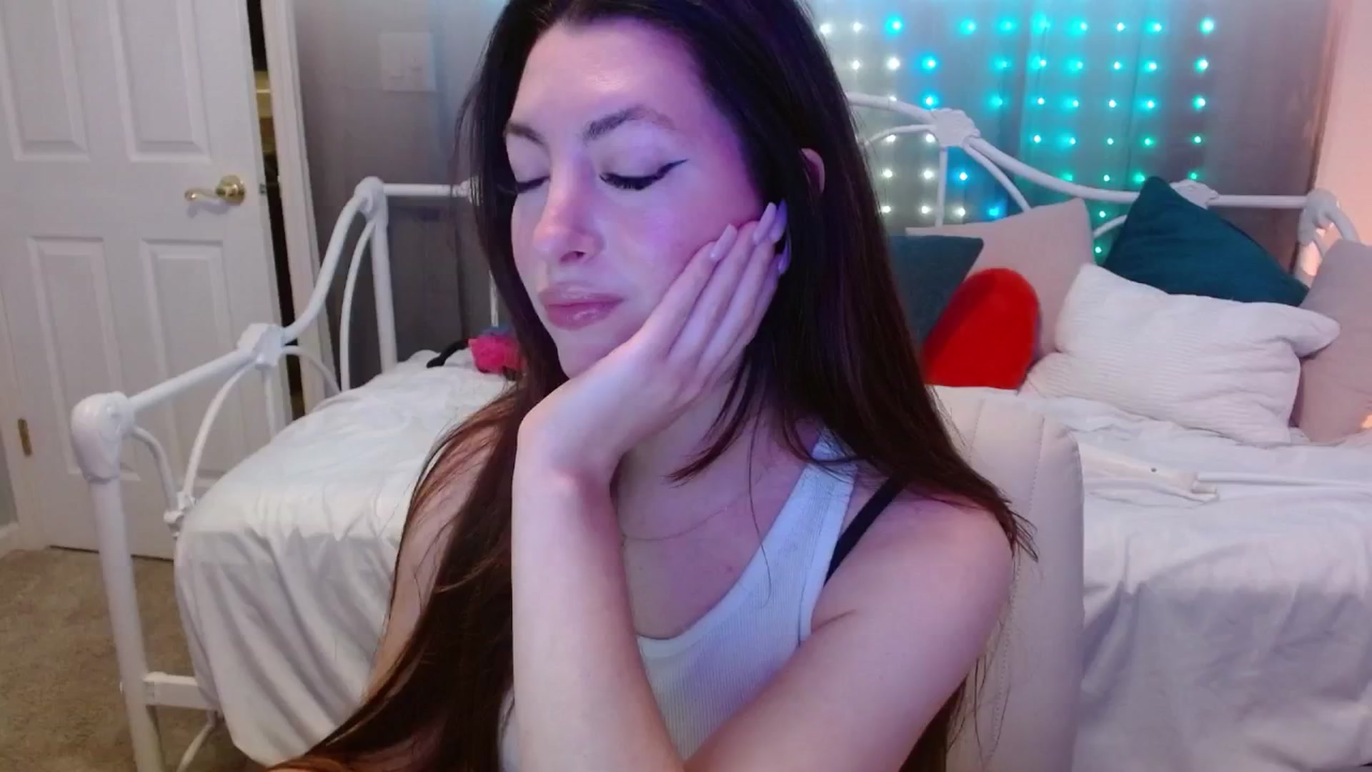 Gallery image thumbnail from DallasOhMy's myfreecams stream on, 06/18/2024, 24:19 image 14 of 20