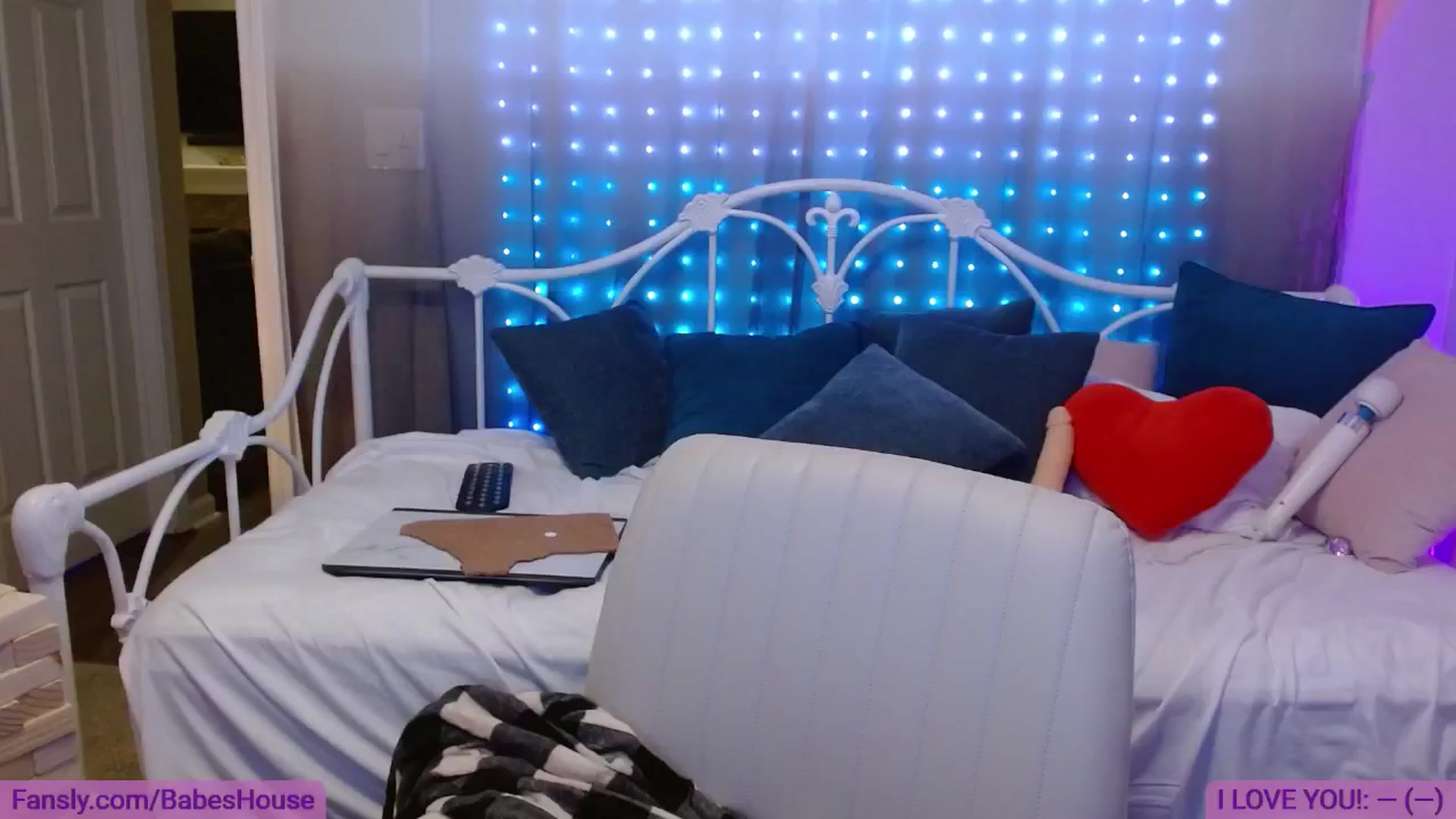 Gallery image thumbnail from DallasOhMy's myfreecams stream on, 07/15/2024, 03:25 image 2 of 20