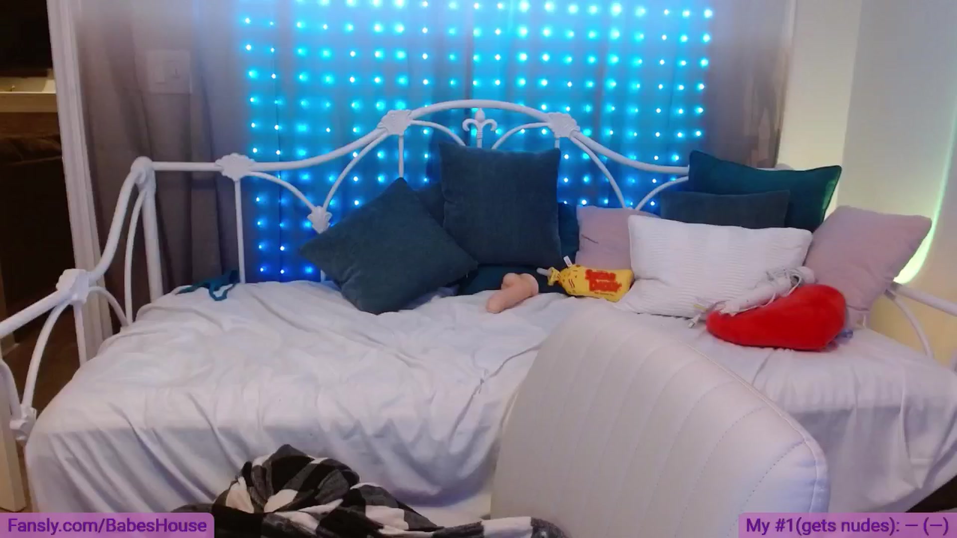 Gallery image thumbnail from DallasOhMy's myfreecams stream on, 08/03/2024, 02:57 image 1 of 20