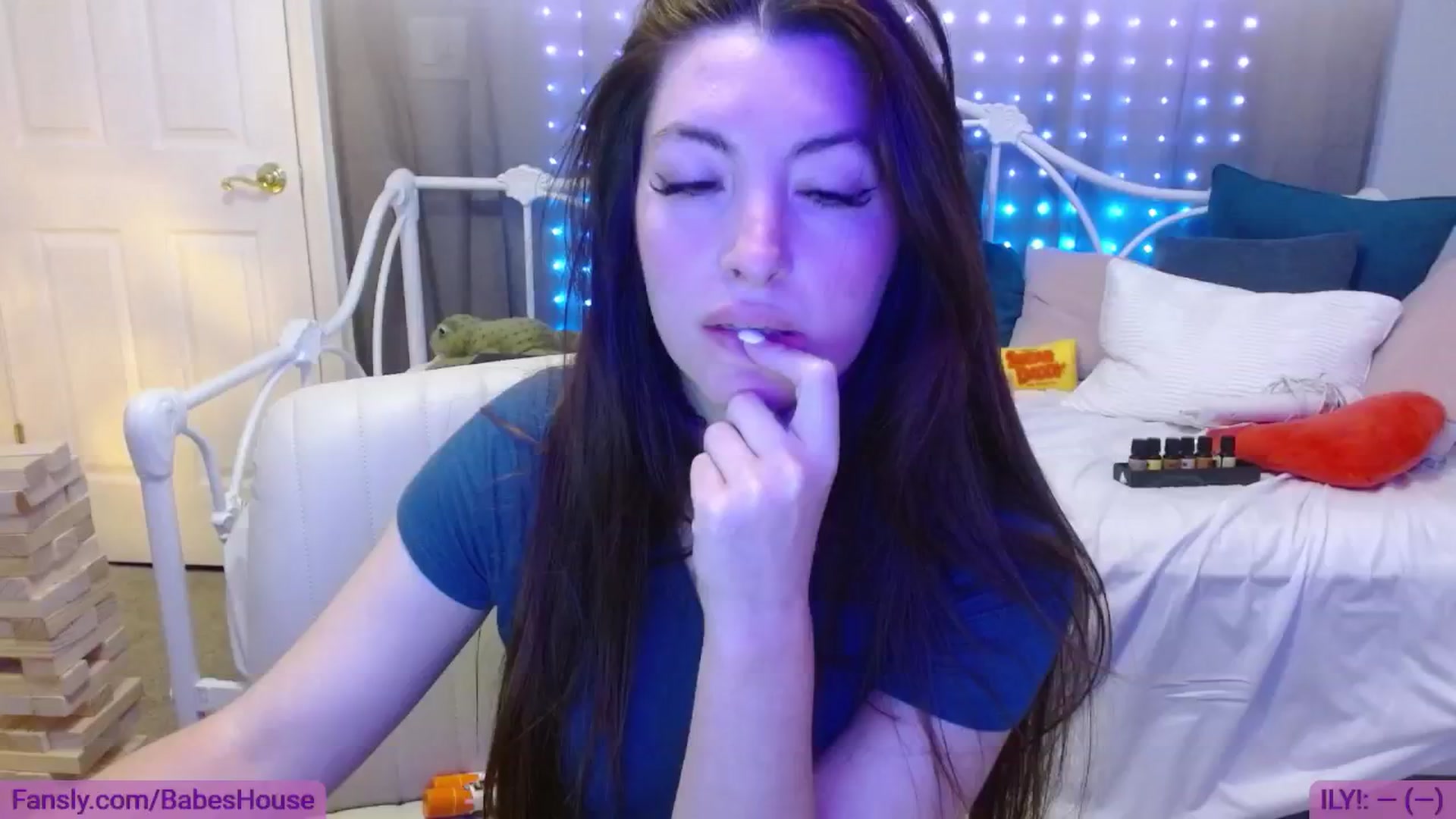Gallery image thumbnail from DallasOhMy's myfreecams stream on, 08/08/2024, 03:36 image 1 of 20