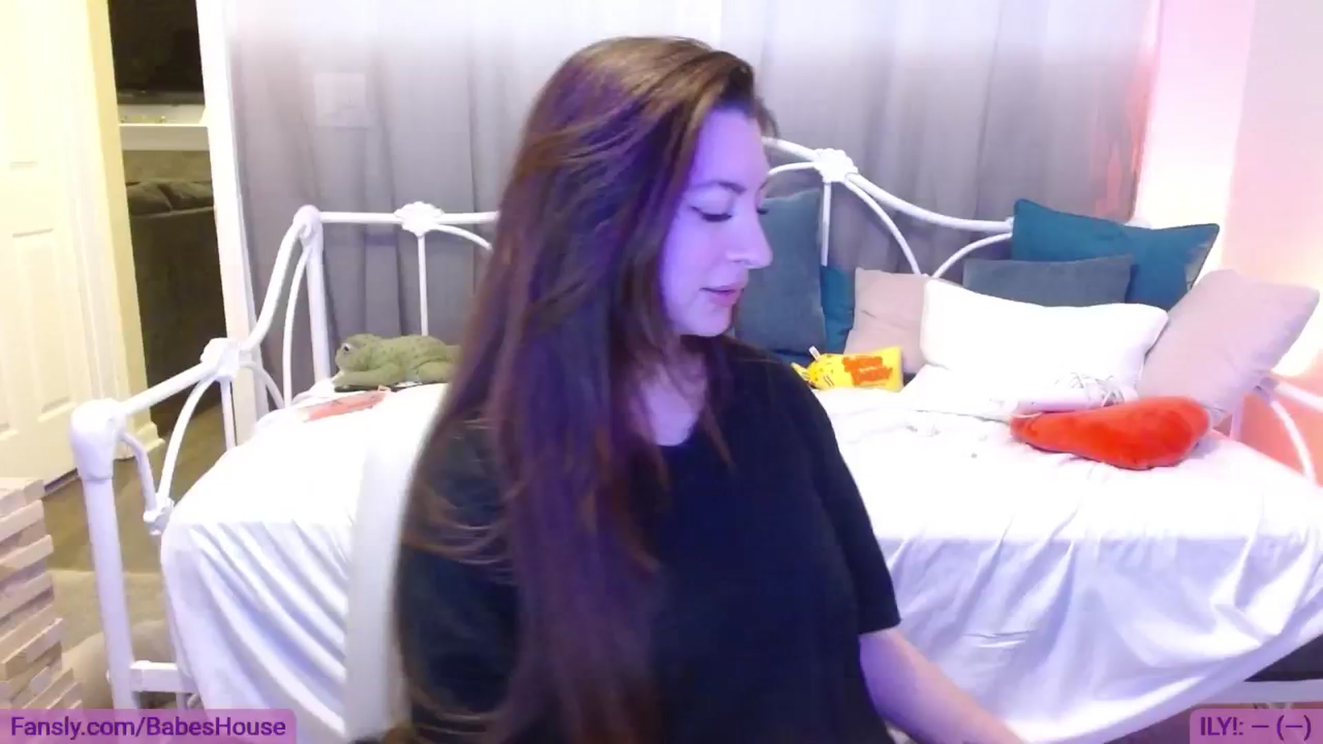 Gallery image thumbnail from DallasOhMy's myfreecams stream on, 08/10/2024, 24:41 image 3 of 20