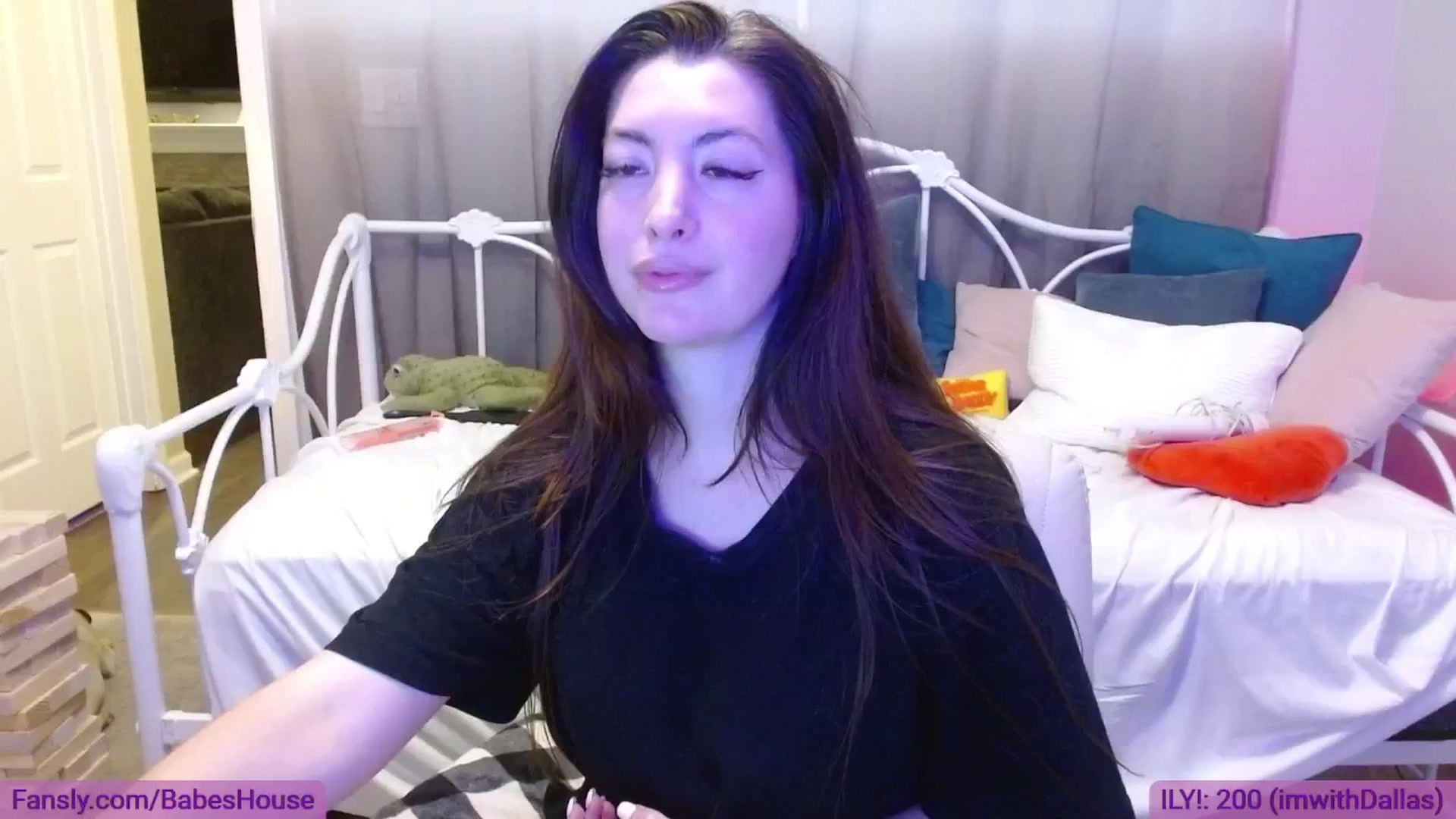 Gallery image thumbnail from DallasOhMy's myfreecams stream on, 08/10/2024, 24:41 image 20 of 20