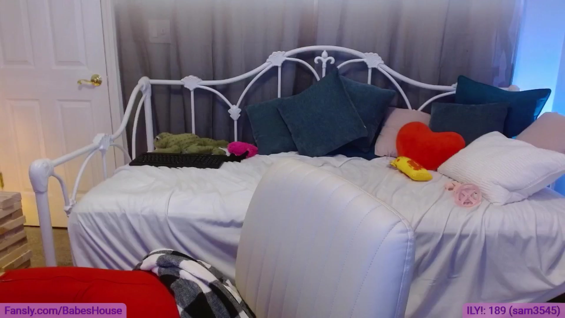 Gallery image thumbnail from DallasOhMy's myfreecams stream on, 08/25/2024, 02:37 image 12 of 20