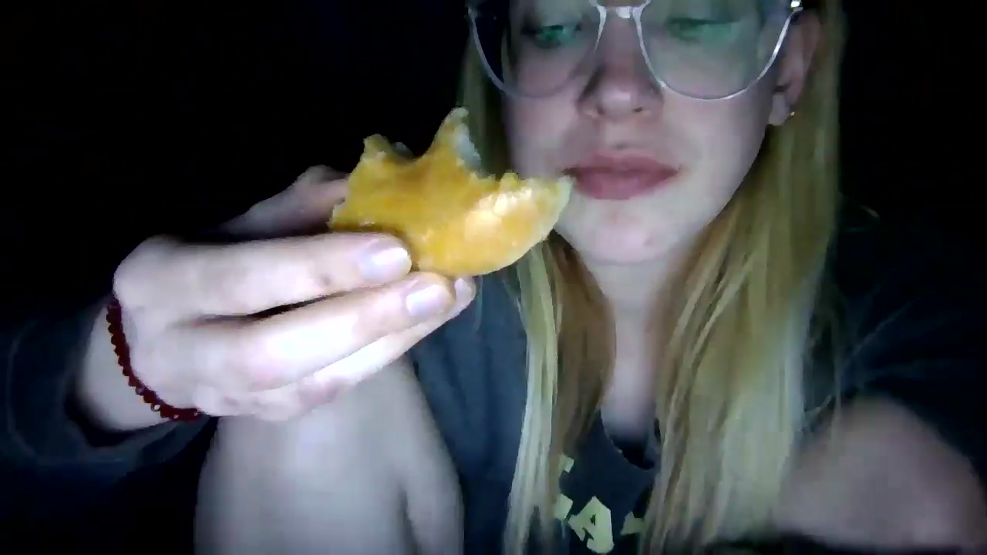 Gallery image thumbnail from DamePraton's myfreecams stream on, 12/09/2024, 08:02 image 6 of 20