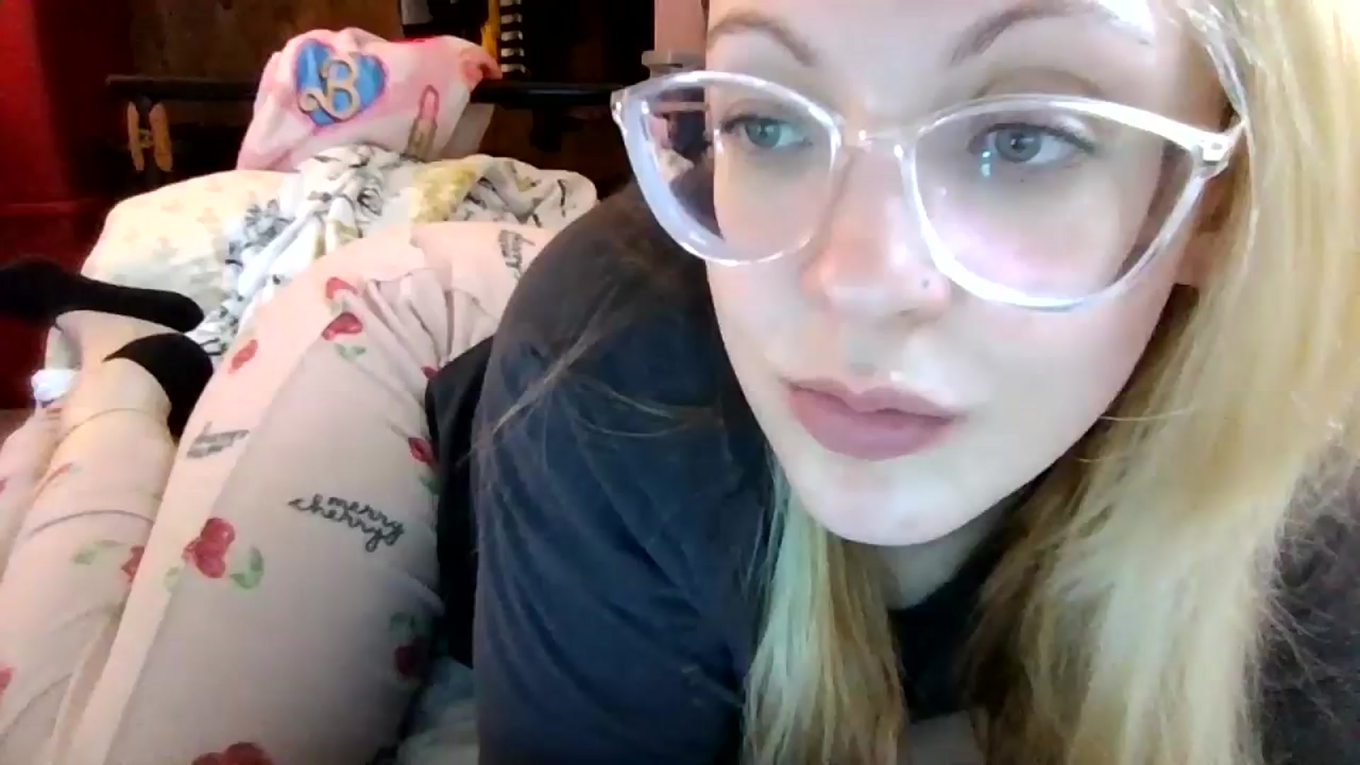 Gallery image thumbnail from DamePraton's myfreecams stream on, 12/10/2024, 19:30 image 1 of 20