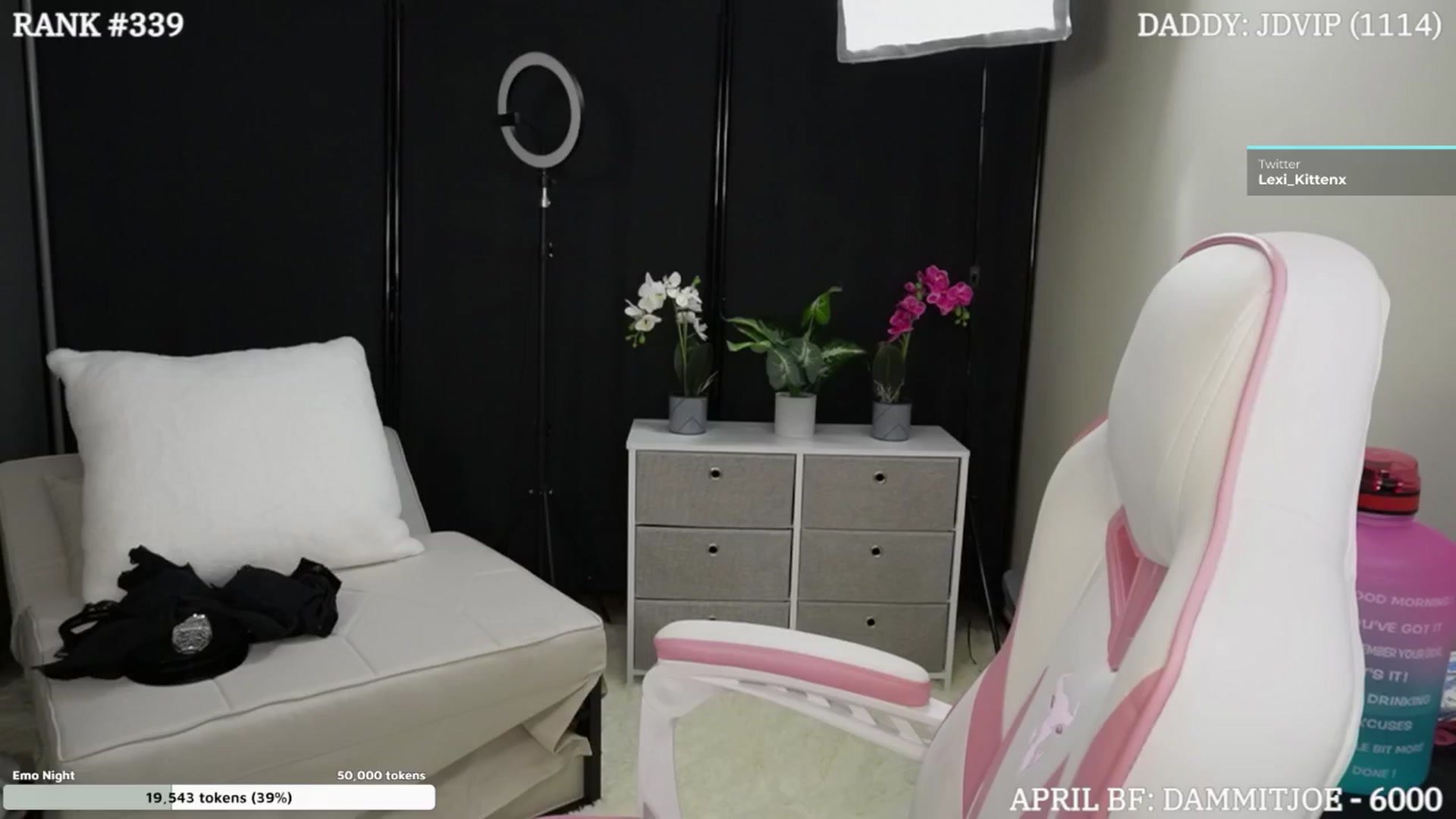 Gallery image thumbnail from DammitLexi's myfreecams stream on, 04/18/2024, 24:59 image 10 of 20