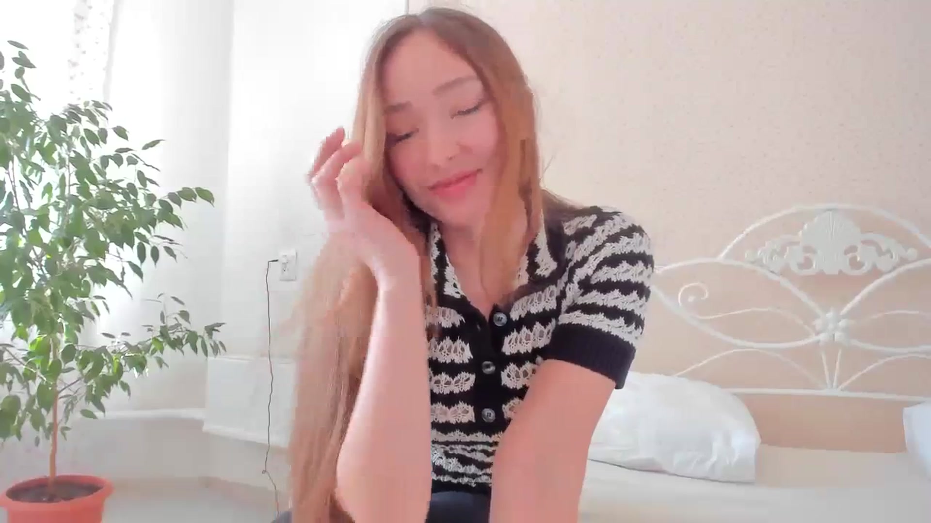 Gallery image thumbnail from DamnGooood's myfreecams stream on, 09/27/2023, 08:27 image 9 of 20