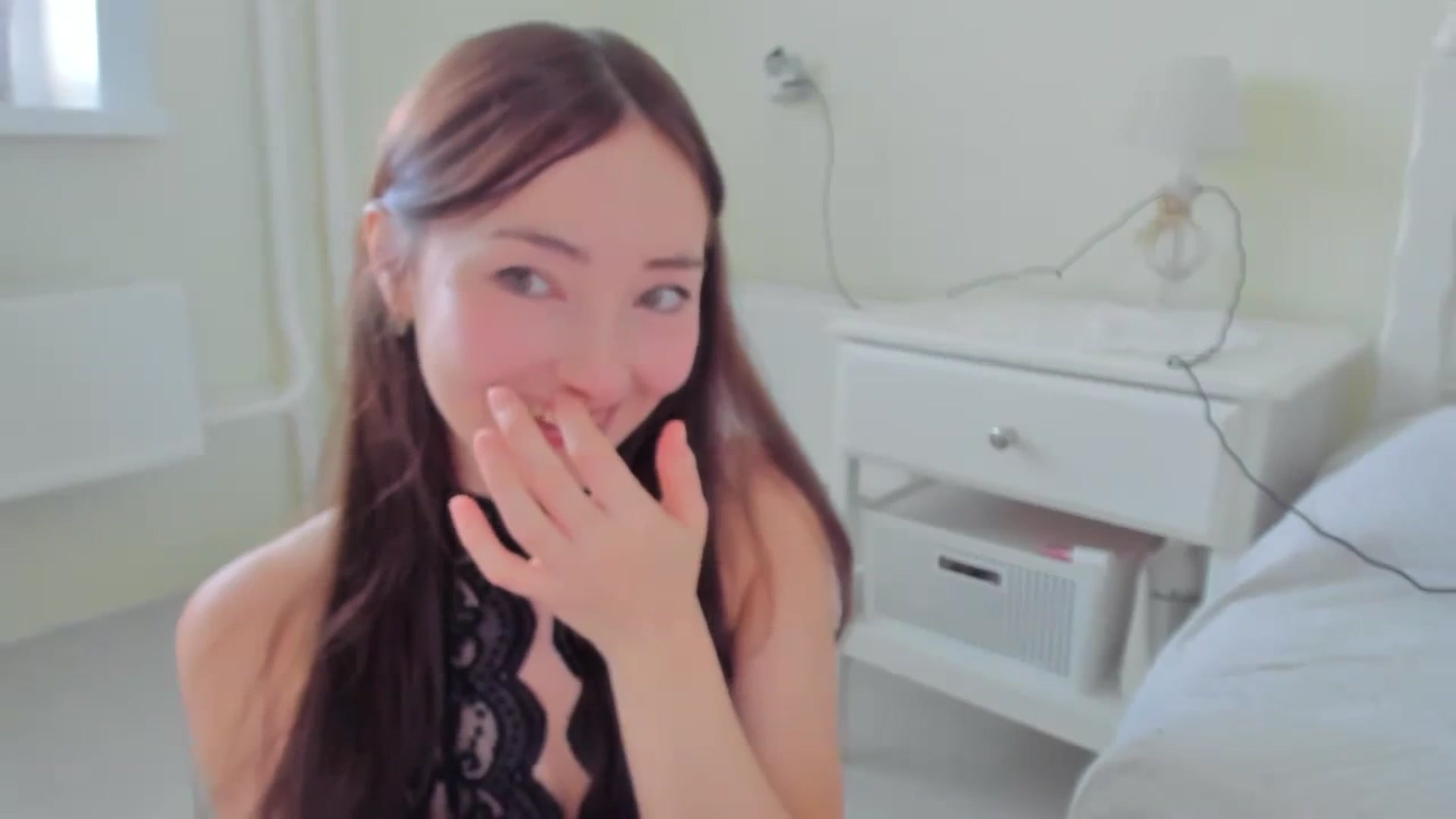Gallery image thumbnail from DamnGooood's myfreecams stream on, 12/08/2023, 05:01 image 12 of 20