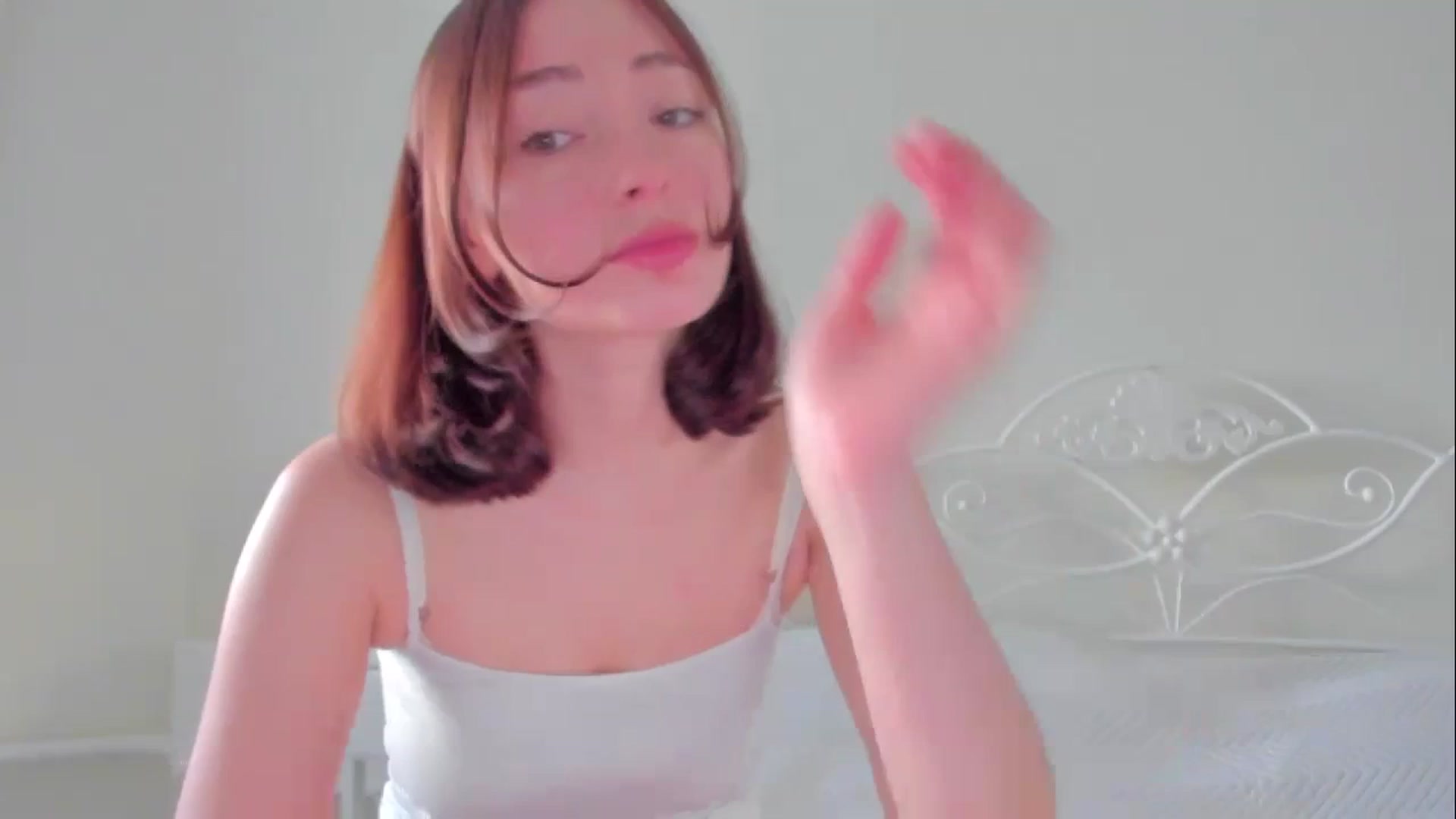 Gallery image thumbnail from DamnGooood's myfreecams stream on, 12/18/2023, 10:37 image 6 of 20