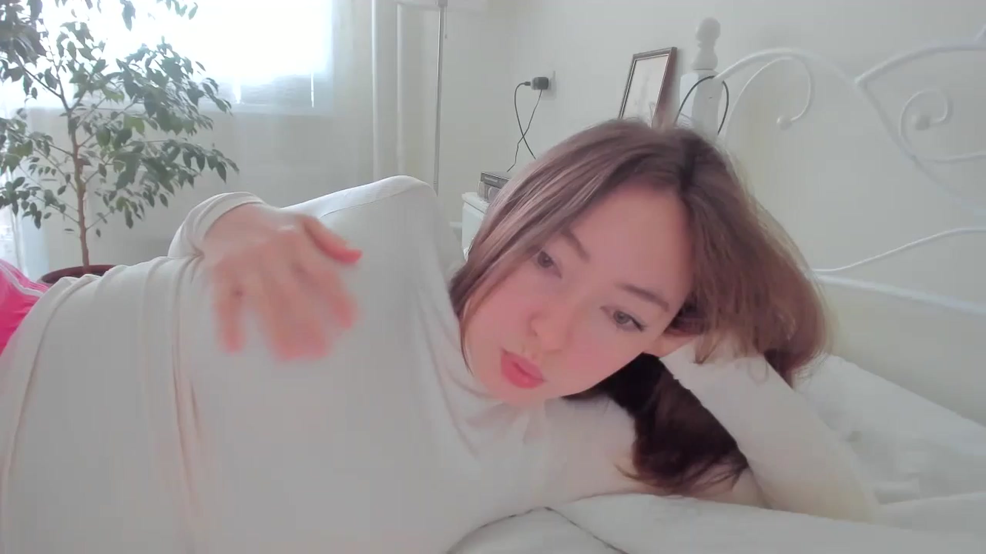 Gallery image thumbnail from DamnGooood's myfreecams stream on, 11/15/2024, 04:31 image 10 of 20