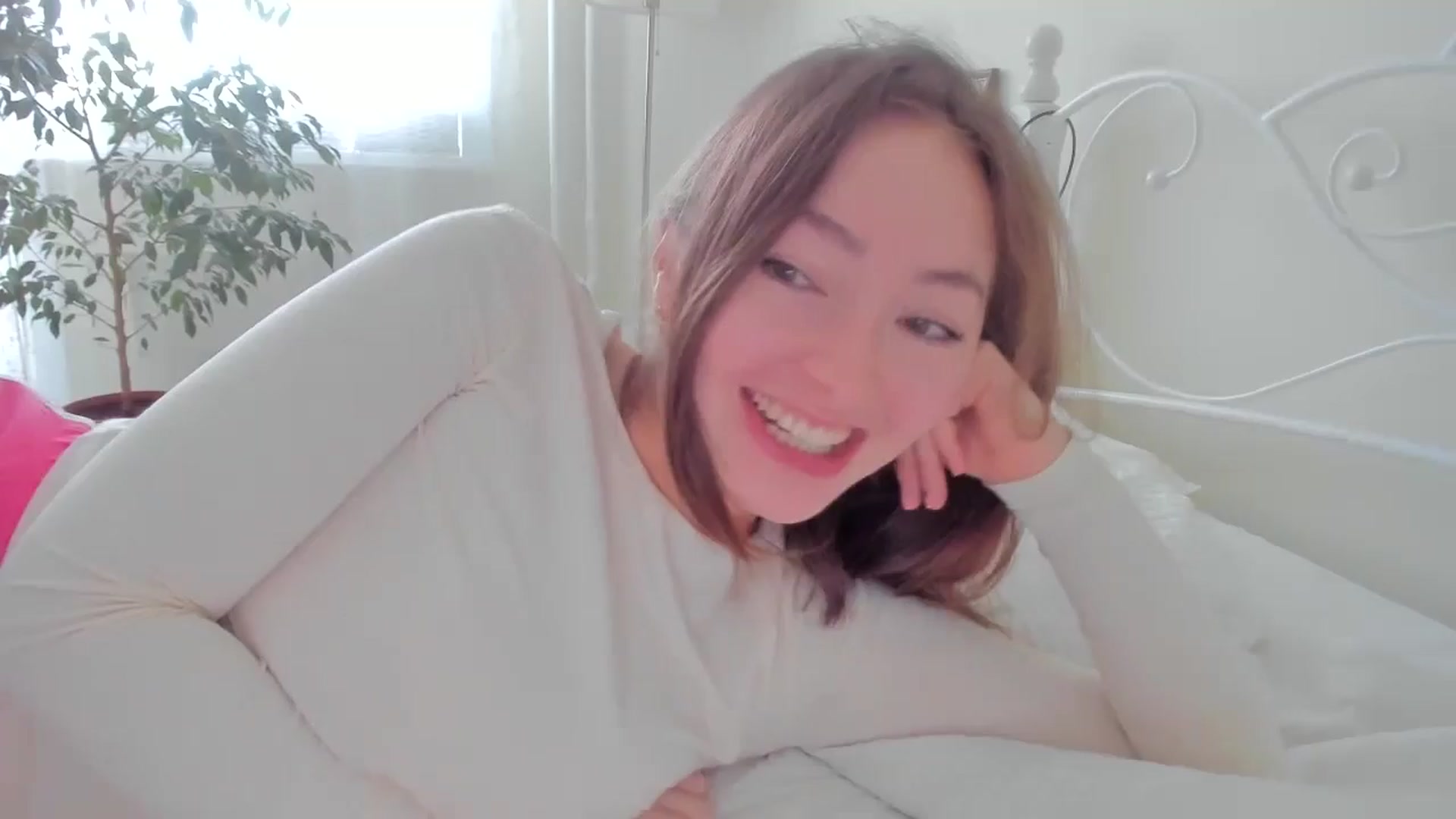Gallery image thumbnail from DamnGooood's myfreecams stream on, 11/15/2024, 04:31 image 11 of 20