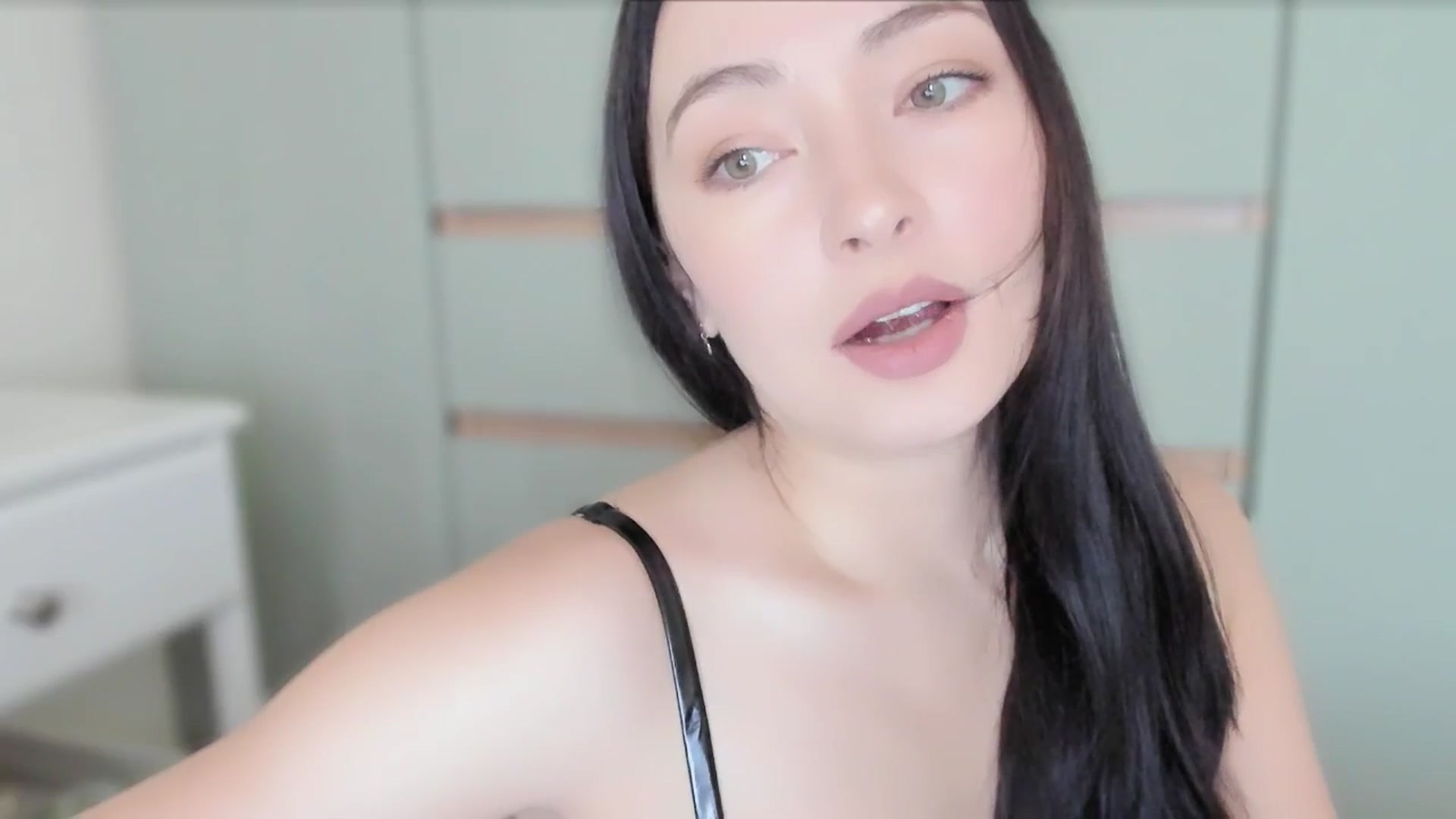 Gallery image thumbnail from DamnGooood's myfreecams stream on, 11/20/2025, 04:05 image 17 of 20