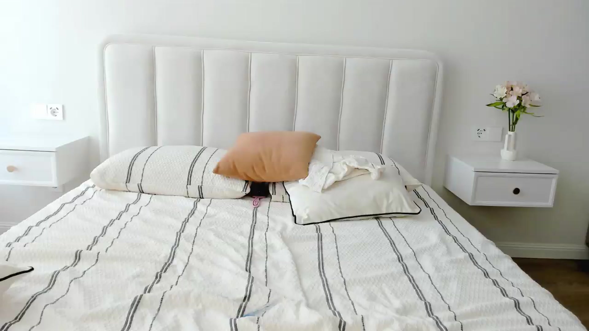 Gallery image thumbnail from DamnGooood's myfreecams stream on, 06/29/2026, 10:19 image 20 of 20