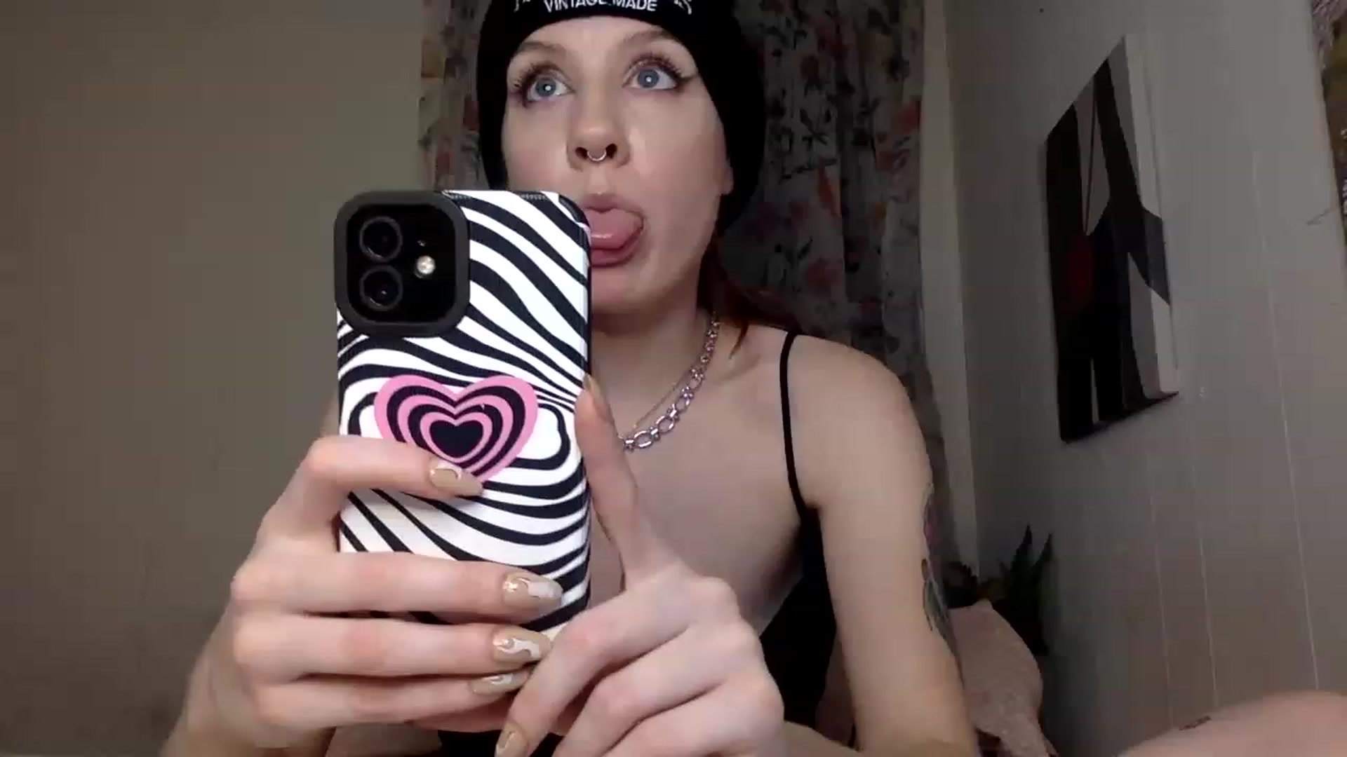 Gallery image thumbnail from Damnitsdesi's myfreecams stream on, 11/27/2022, 10:22 image 3 of 20