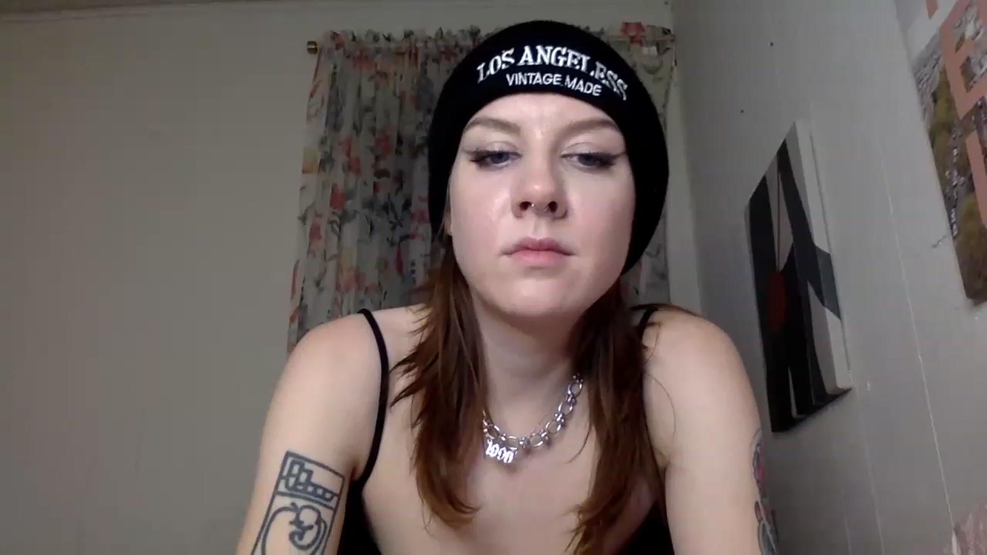 Gallery image thumbnail from Damnitsdesi's myfreecams stream on, 11/27/2022, 10:22 image 1 of 20