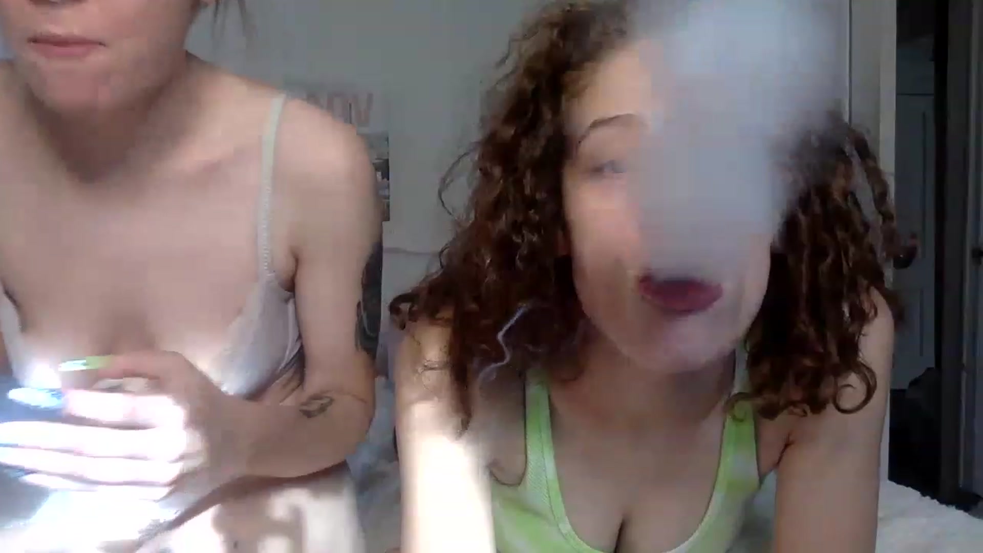 Gallery image thumbnail from Damnitsdesi's myfreecams stream on, 12/04/2022, 17:49 image 8 of 20