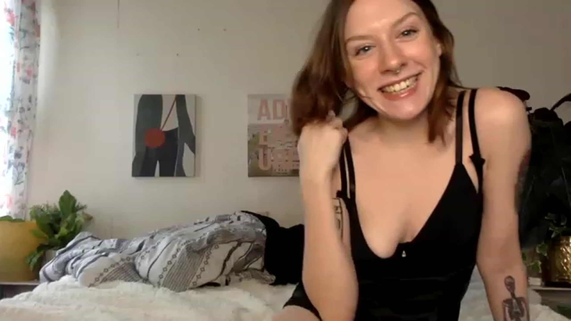 Gallery image thumbnail from Damnitsdesi's myfreecams stream on, 12/21/2022, 17:51 image 2 of 20
