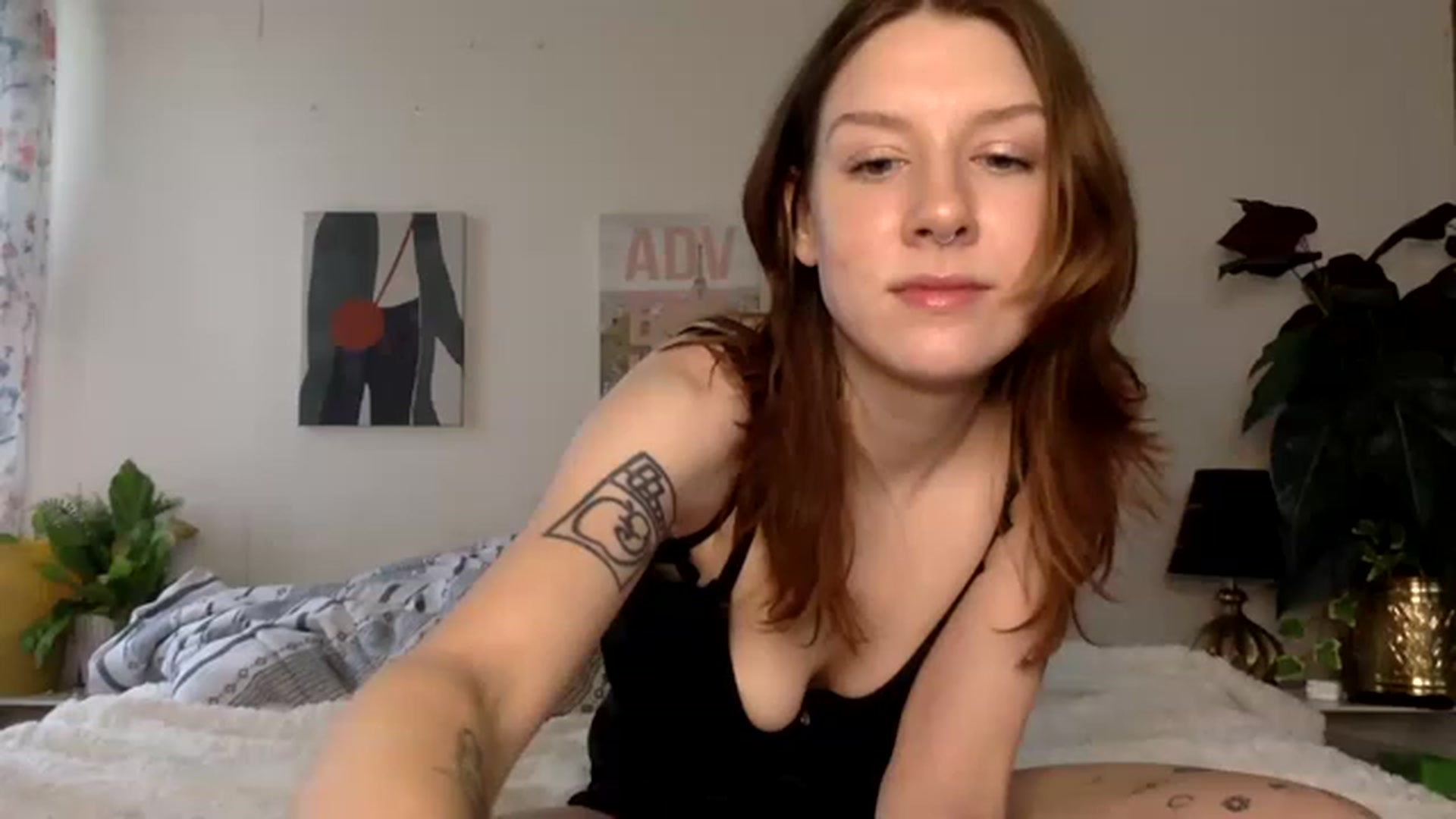 Gallery image thumbnail from Damnitsdesi's myfreecams stream on, 12/21/2022, 17:51 image 18 of 20