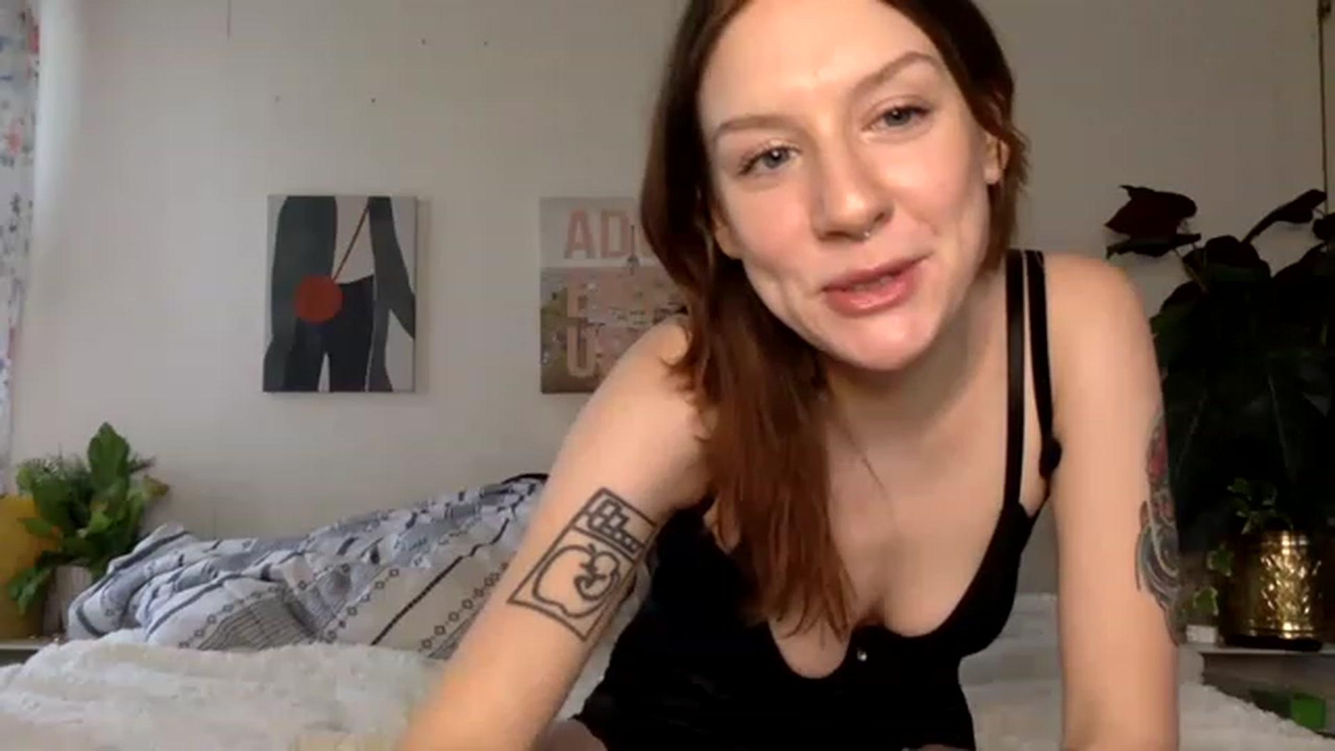 Gallery image thumbnail from Damnitsdesi's myfreecams stream on, 12/21/2022, 17:51 image 19 of 20