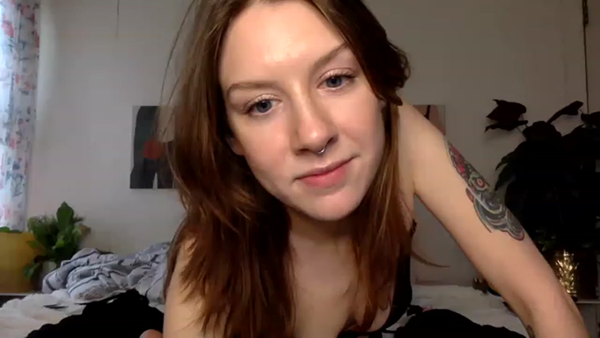 Gallery image thumbnail from Damnitsdesi's myfreecams stream on, 12/21/2022, 20:02 image 17 of 20