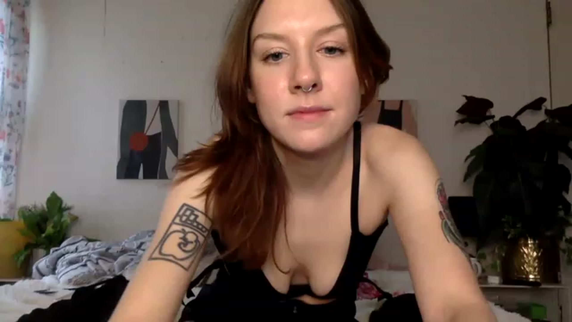 Gallery image thumbnail from Damnitsdesi's myfreecams stream on, 12/21/2022, 20:02 image 18 of 20