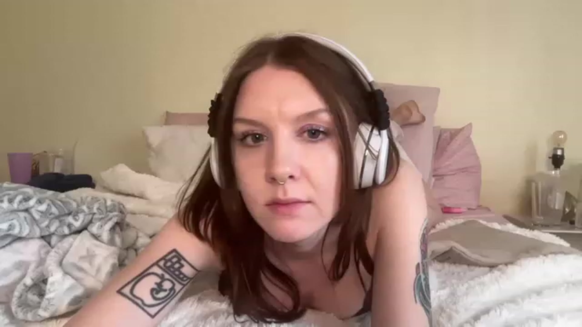 Gallery image thumbnail from Damnitsdesi's myfreecams stream on, 04/05/2023, 19:53 image 18 of 20