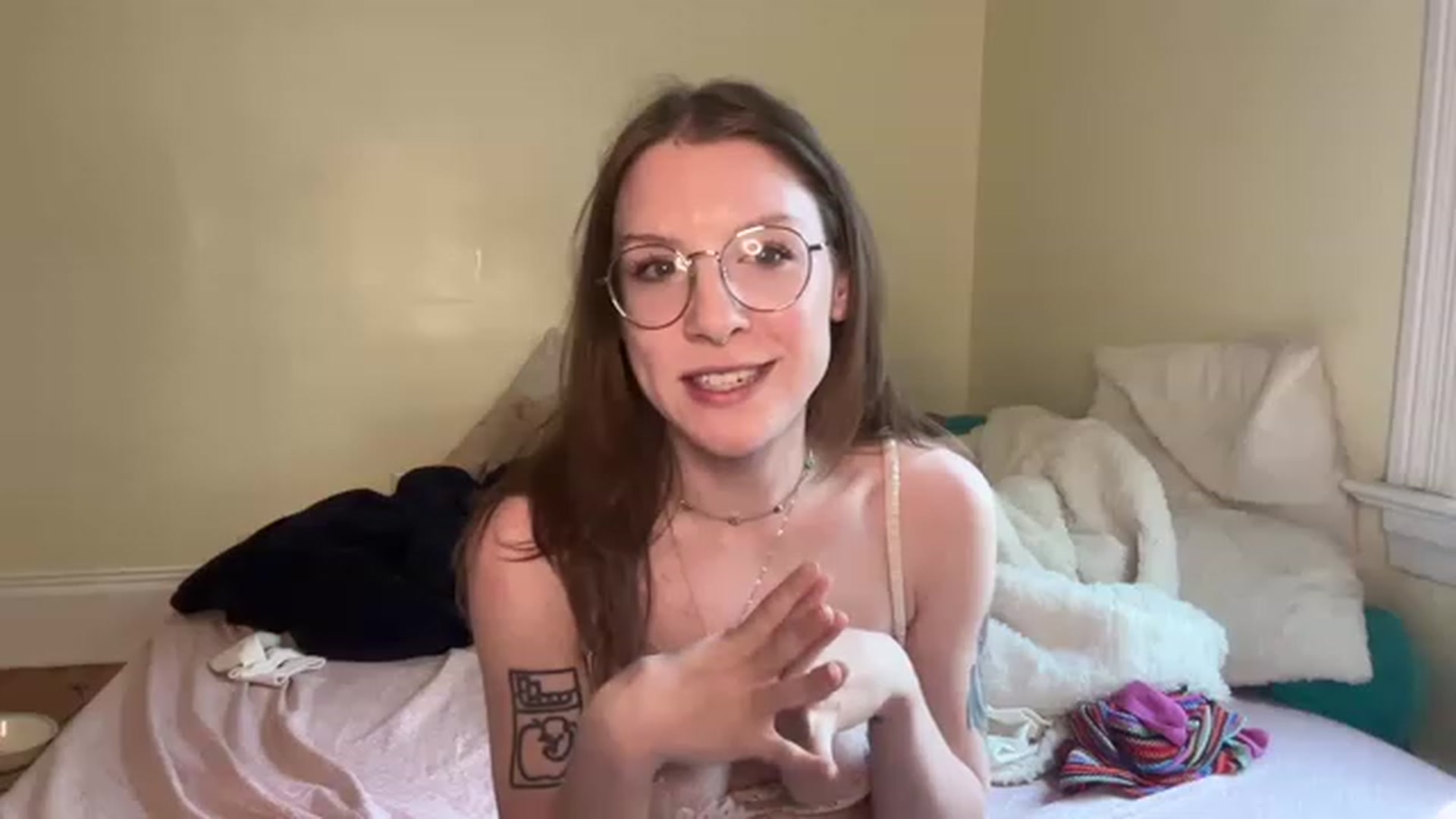 Gallery image thumbnail from Damnitsdesi's myfreecams stream on, 06/02/2023, 20:11 image 10 of 20