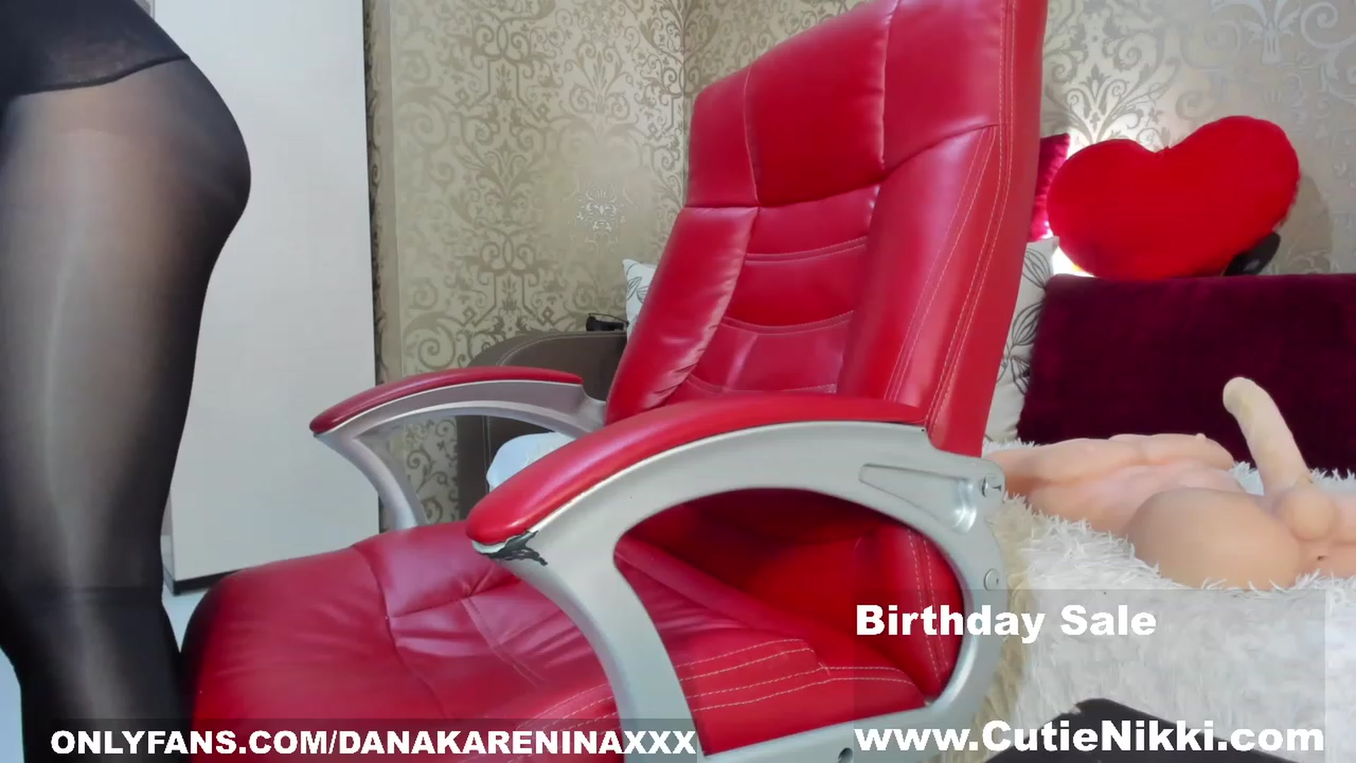 Gallery image thumbnail from DanaKarenina's myfreecams stream on, 12/11/2022, 11:33 image 1 of 20