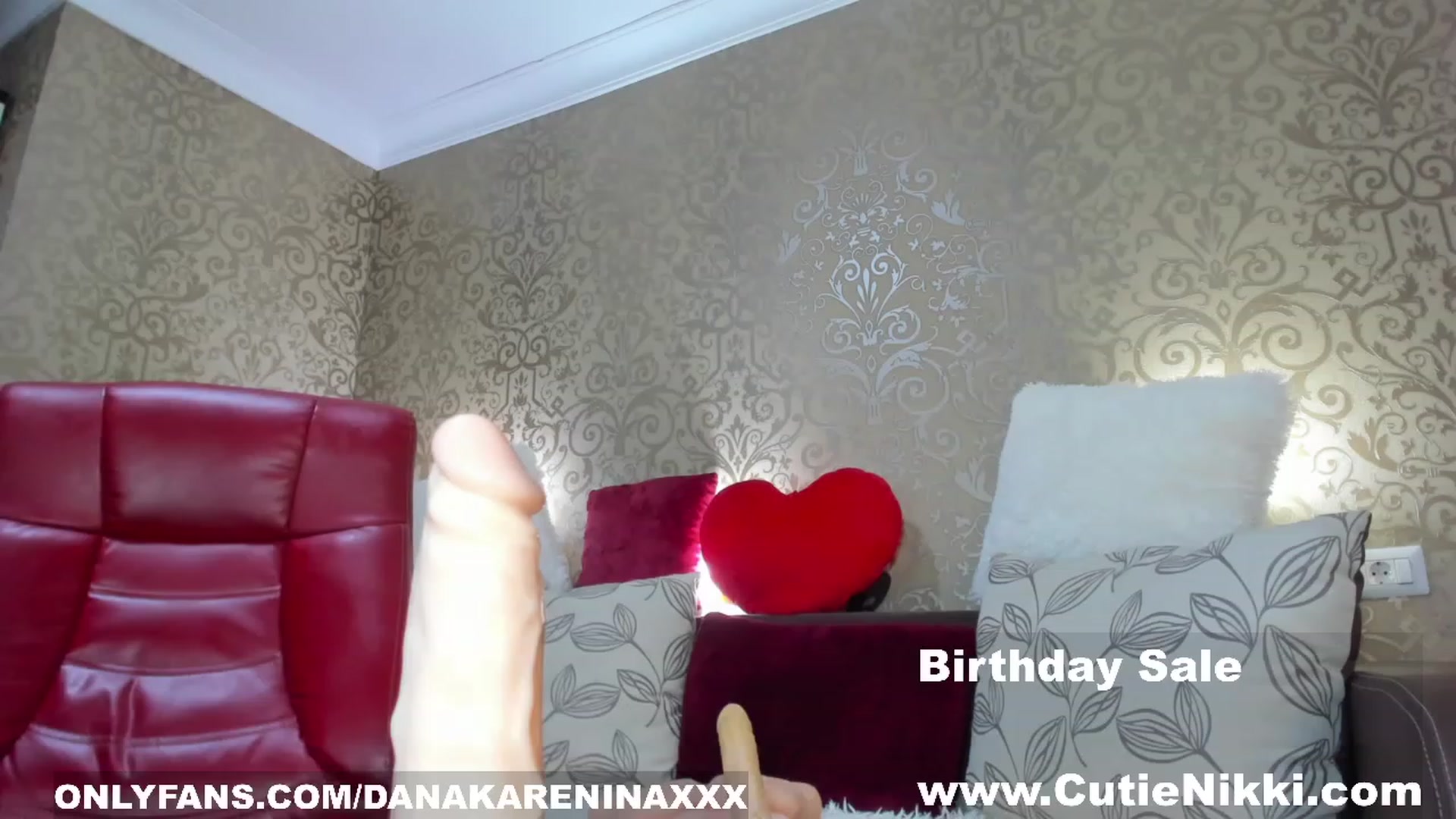 Gallery image thumbnail from DanaKarenina's myfreecams stream on, 12/11/2022, 14:42 image 20 of 20