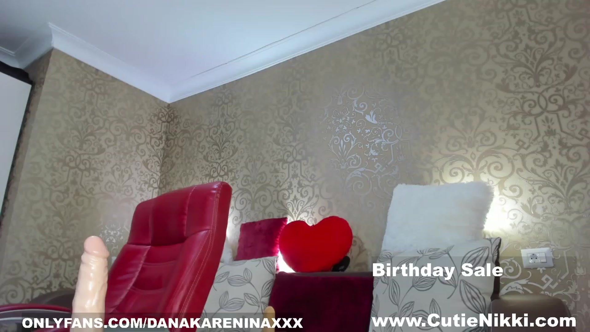 Gallery image thumbnail from DanaKarenina's myfreecams stream on, 12/11/2022, 14:42 image 6 of 20