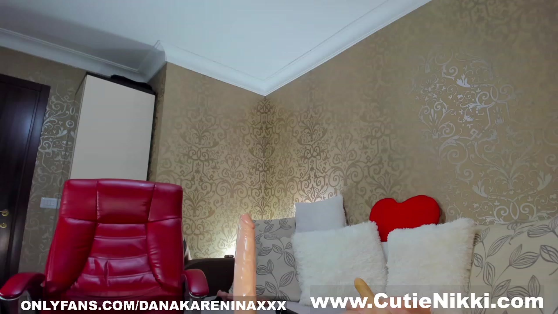 Gallery image thumbnail from DanaKarenina's myfreecams stream on, 08/24/2023, 19:47 image 5 of 20