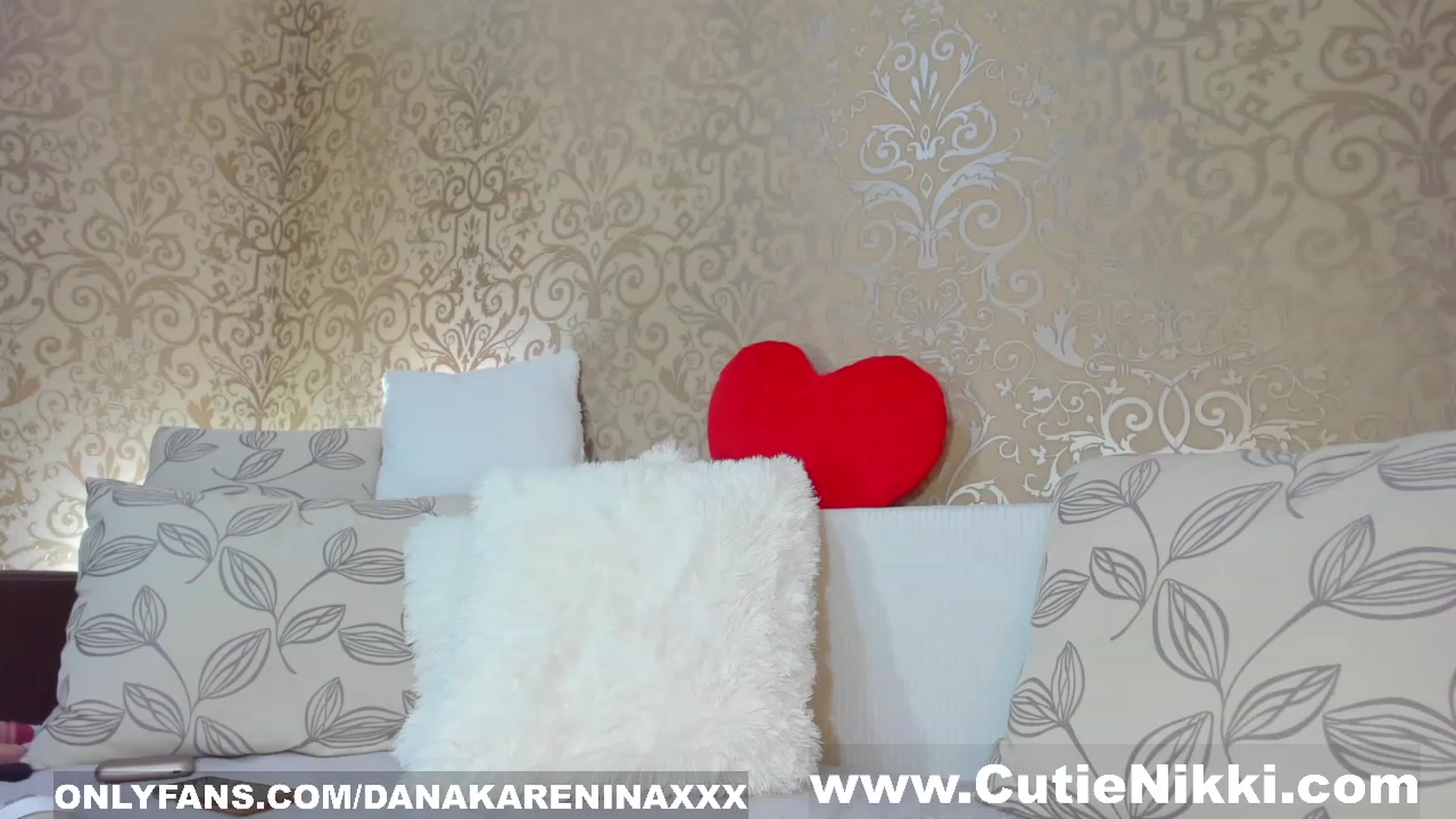 Gallery image thumbnail from DanaKarenina's myfreecams stream on, 08/30/2023, 21:29 image 6 of 20