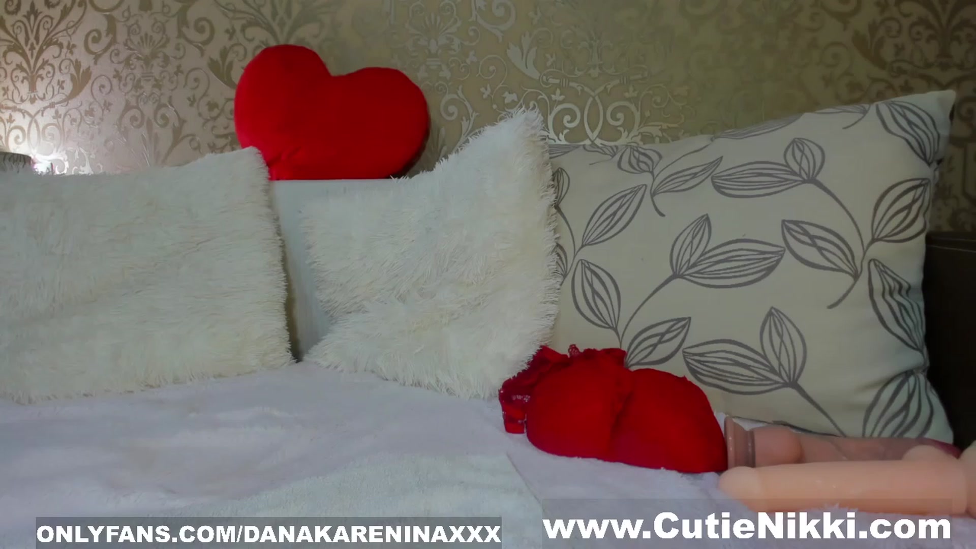 Gallery image thumbnail from DanaKarenina's myfreecams stream on, 11/01/2023, 16:17 image 7 of 20