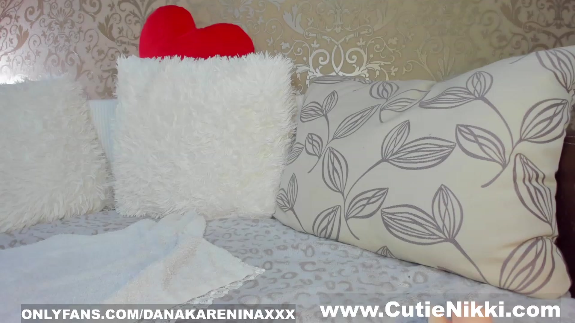 Gallery image thumbnail from DanaKarenina's myfreecams stream on, 12/01/2023, 11:23 image 18 of 20